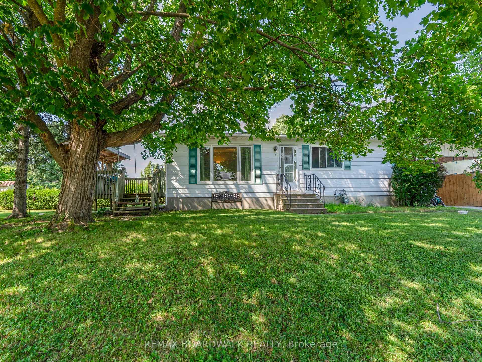 Photo 1 of 5 Laurentian Pl, Arnprior, Arnprior — HOMEH