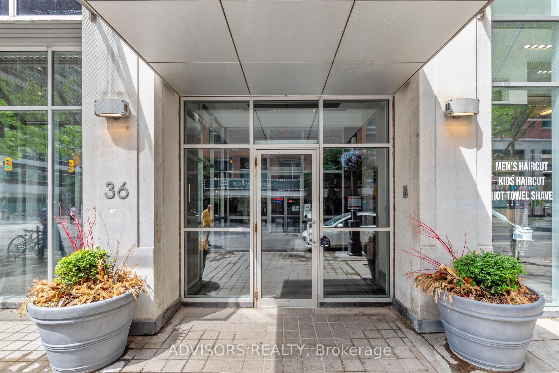 Photo 2 of Unit 930, 36 Blue Jays Way, Toronto, Waterfront Communities — HOMEH