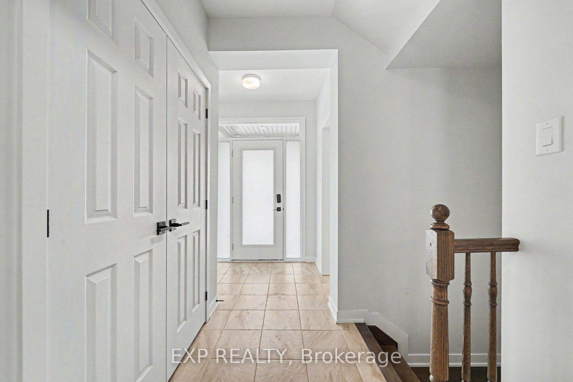 Photo 3 of 818 Crossgate Street, Ottawa, Barrhaven - Stonebridge — HOMEH