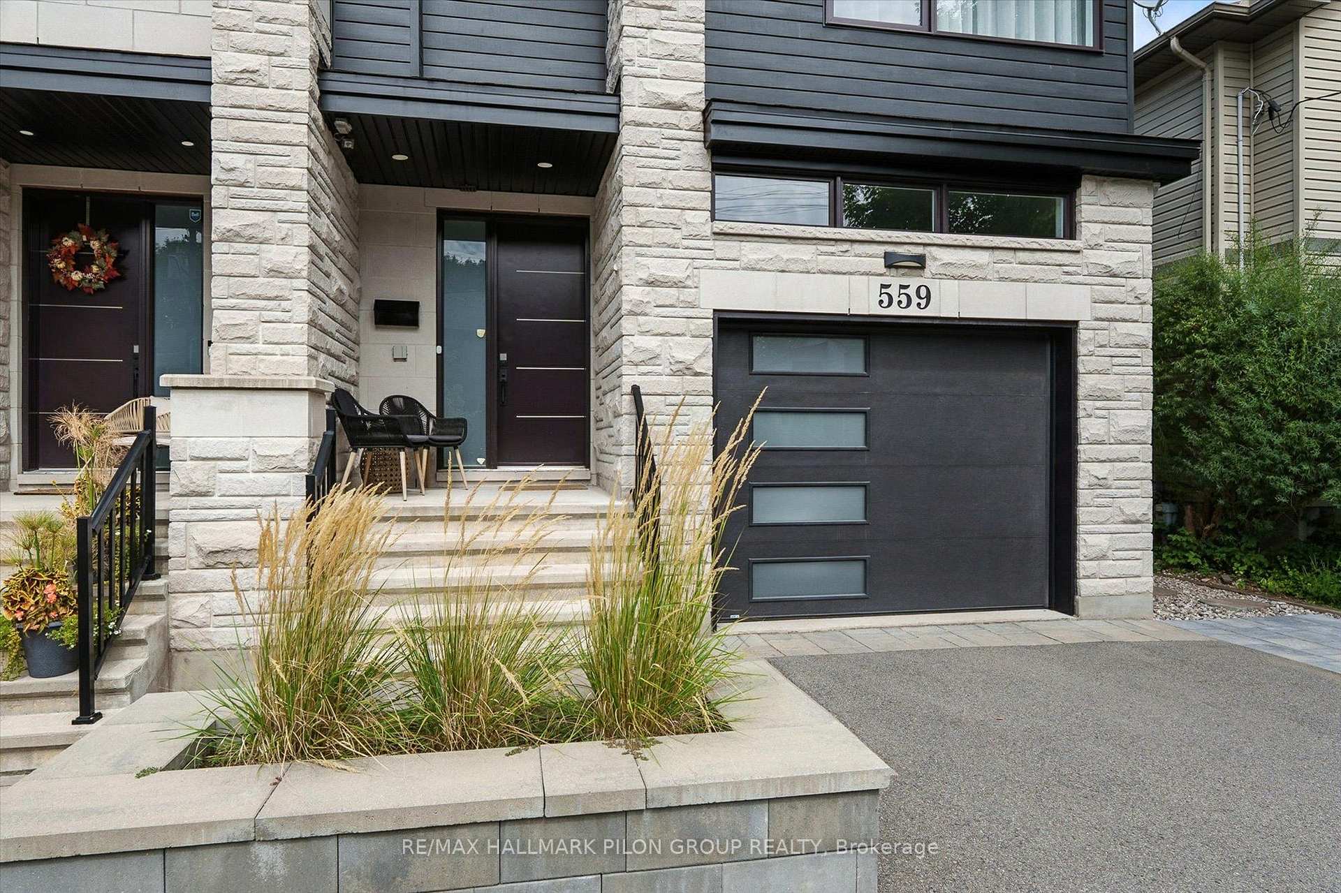 Photo 2 of 559 Mutual Street, Ottawa, Castle Heights — HOMEH