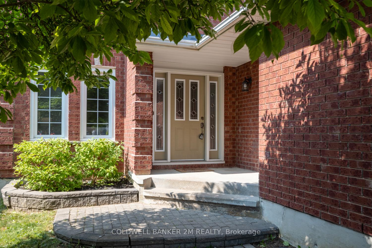 Photo 2 of 109 Stagemaster Crescent, Clarington, Courtice — HOMEH
