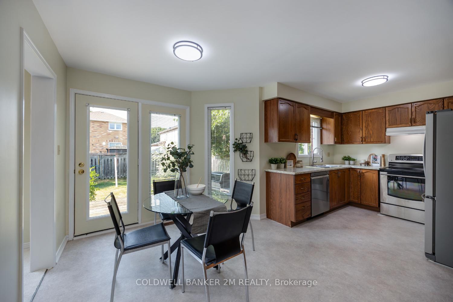 Photo 9 of 109 Stagemaster Crescent, Clarington, Courtice — HOMEH