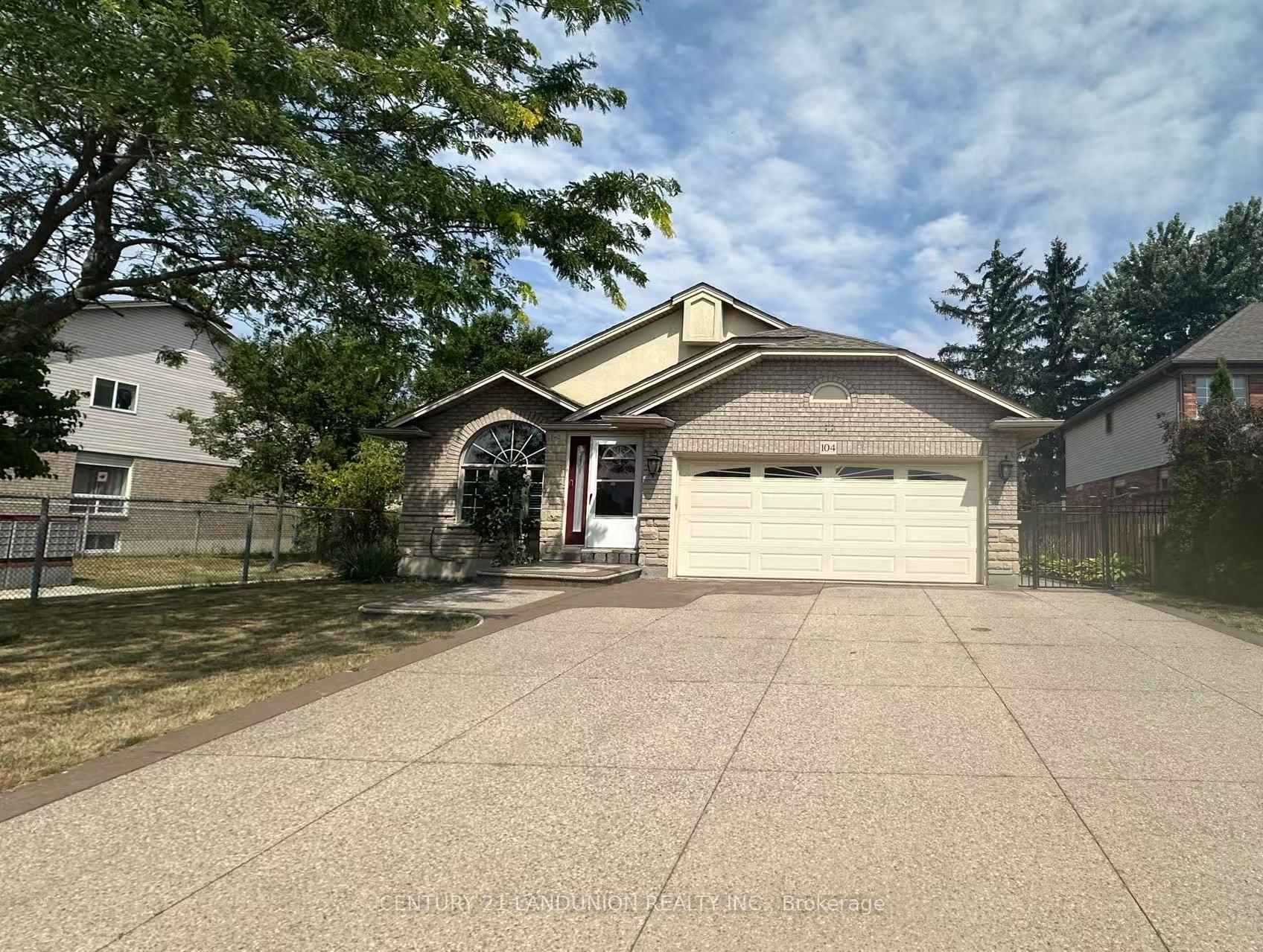 Photo 1 of 104 Hepburn Crescent, Hamilton, Mountview — HOMEH