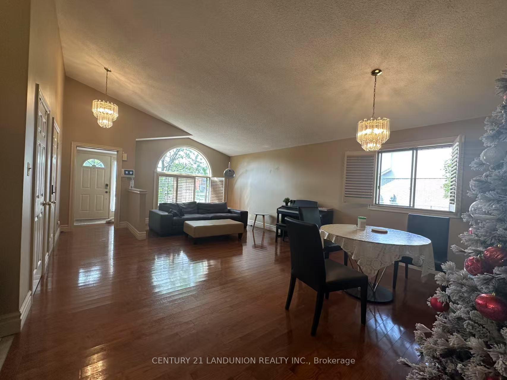 Photo 2 of 104 Hepburn Crescent, Hamilton, Mountview — HOMEH