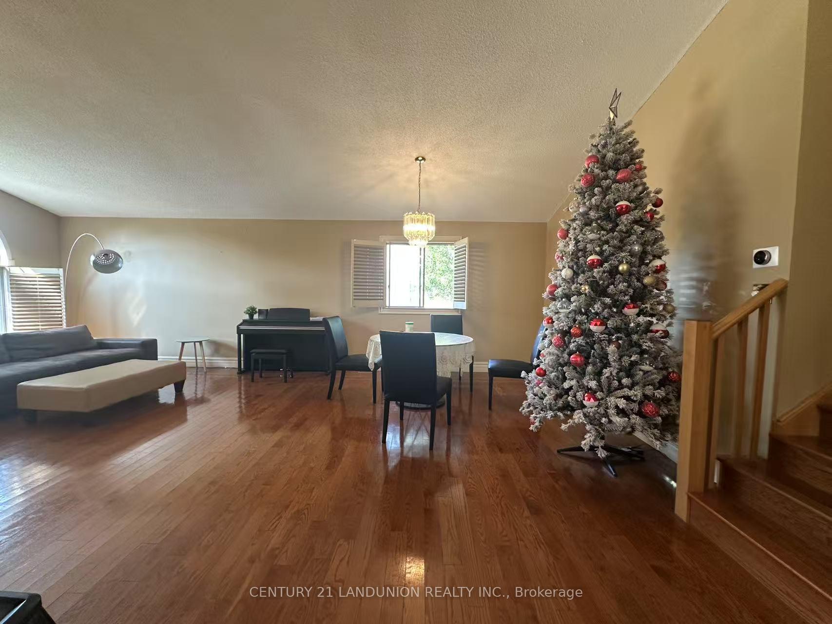 Photo 4 of 104 Hepburn Crescent, Hamilton, Mountview — HOMEH