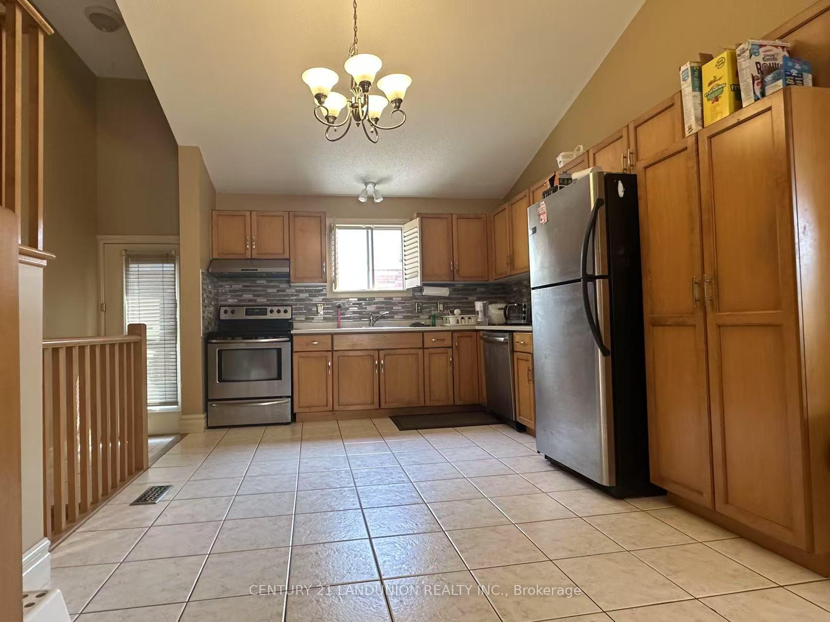 Photo 5 of 104 Hepburn Crescent, Hamilton, Mountview — HOMEH