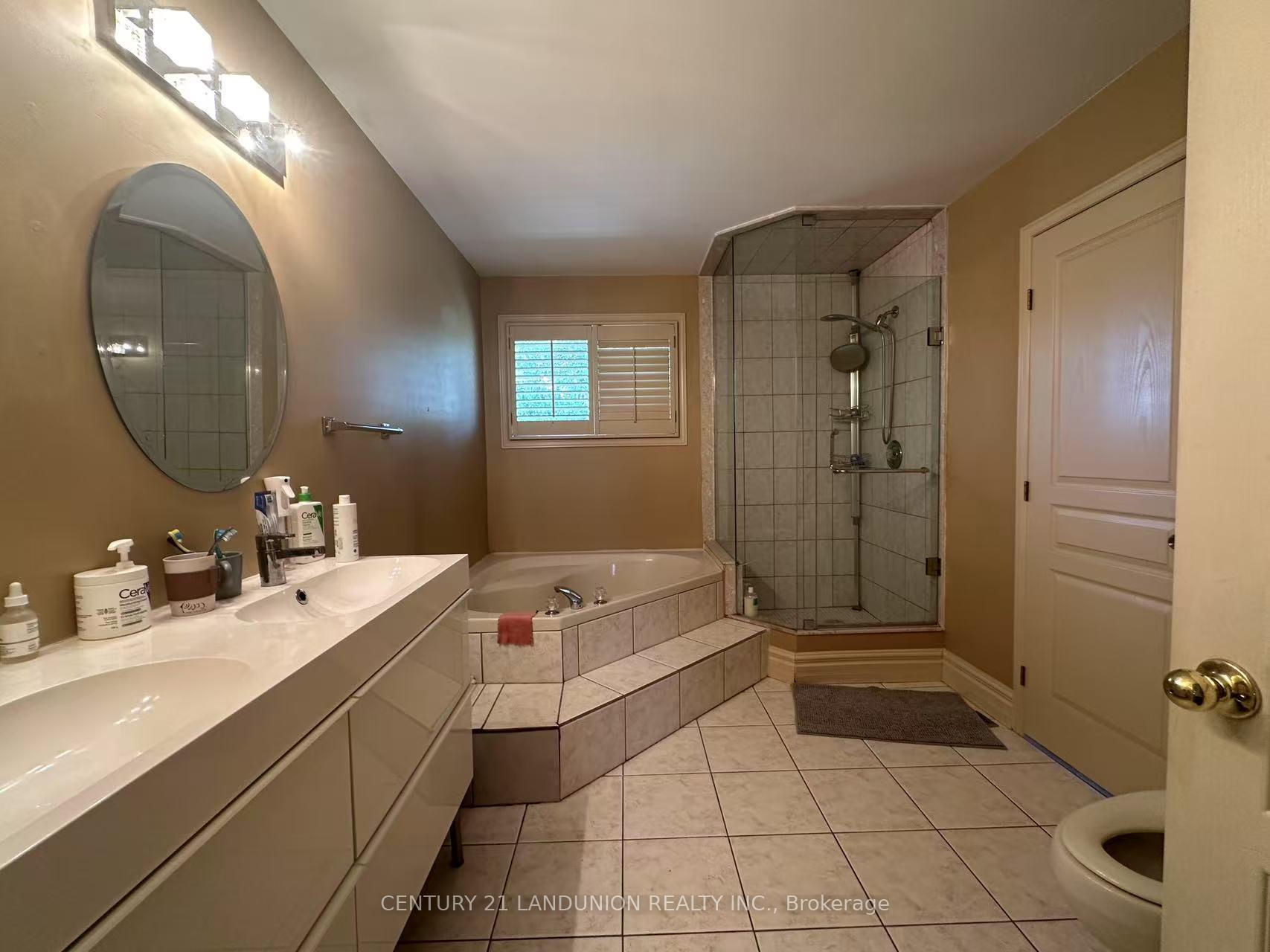 Photo 8 of 104 Hepburn Crescent, Hamilton, Mountview — HOMEH