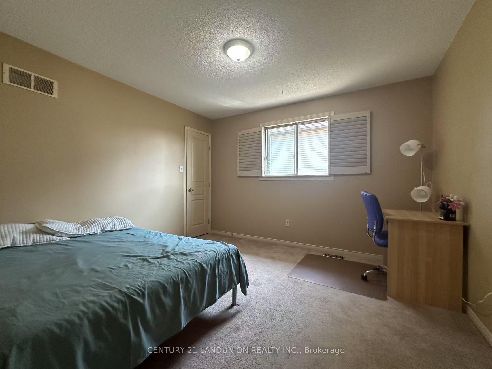 Photo 9 of 104 Hepburn Crescent, Hamilton, Mountview — HOMEH