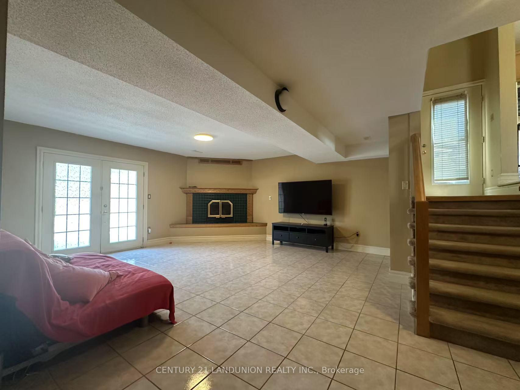Photo 10 of 104 Hepburn Crescent, Hamilton, Mountview — HOMEH