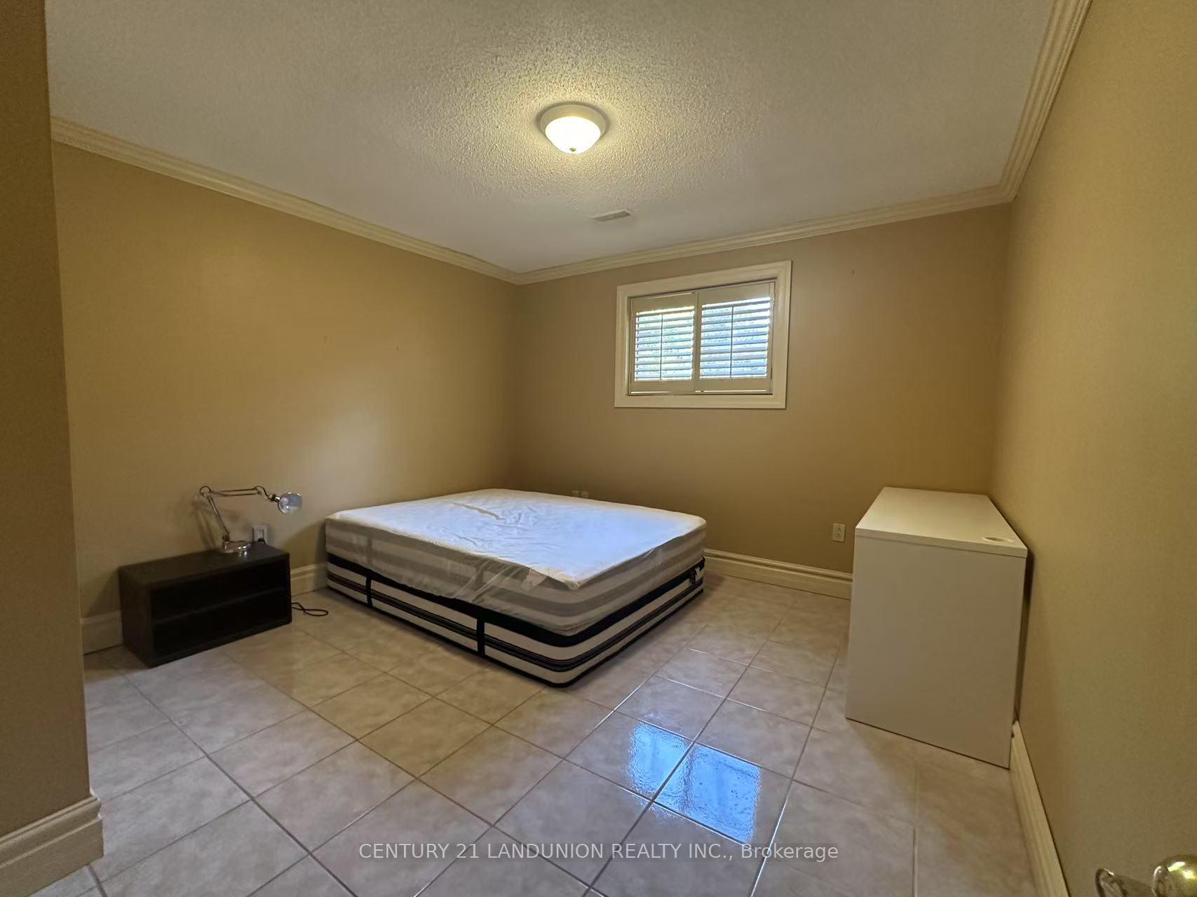Photo 11 of 104 Hepburn Crescent, Hamilton, Mountview — HOMEH