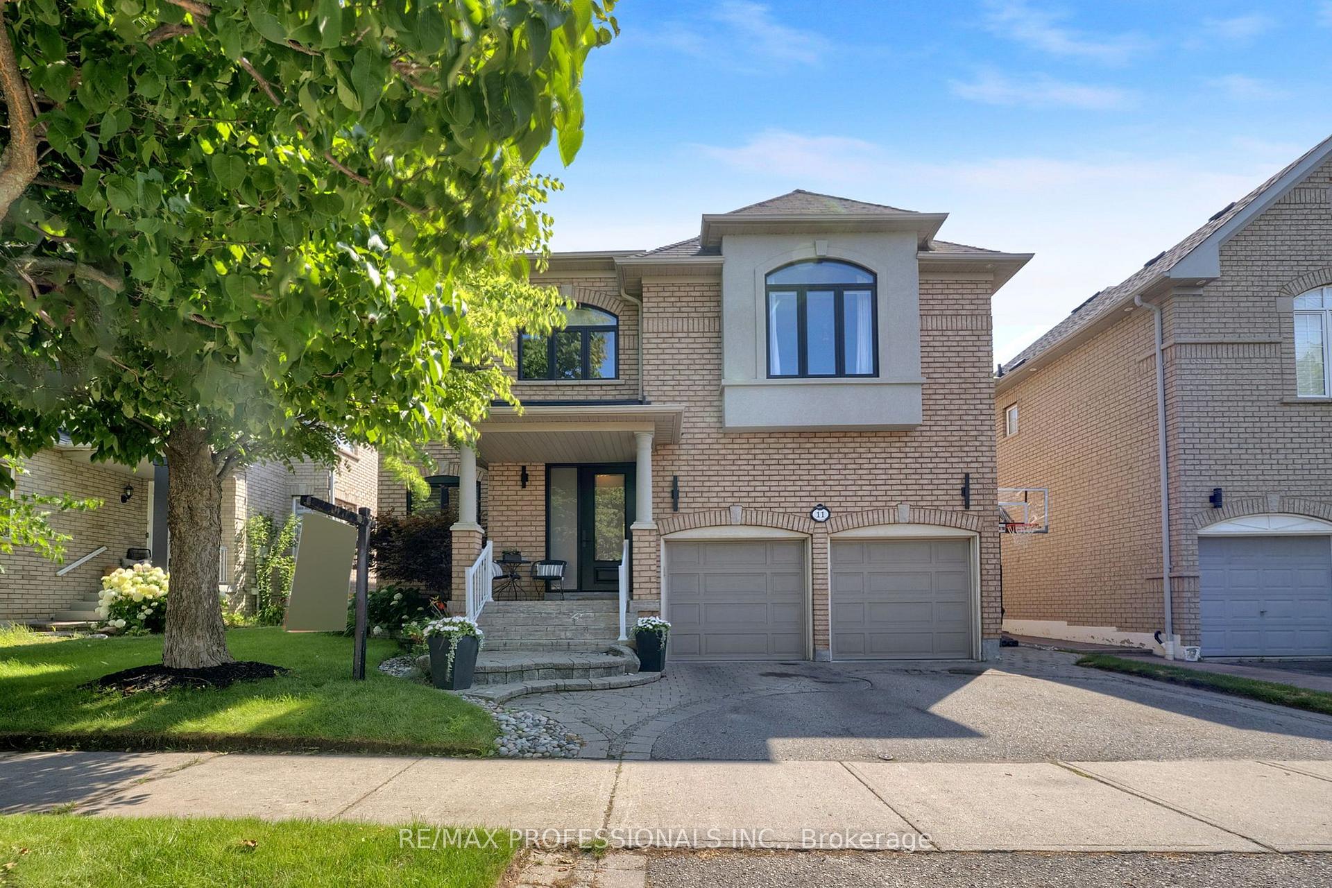 Photo 1 of 11 Tweedie Crescent, Whitby, Williamsburg — HOMEH