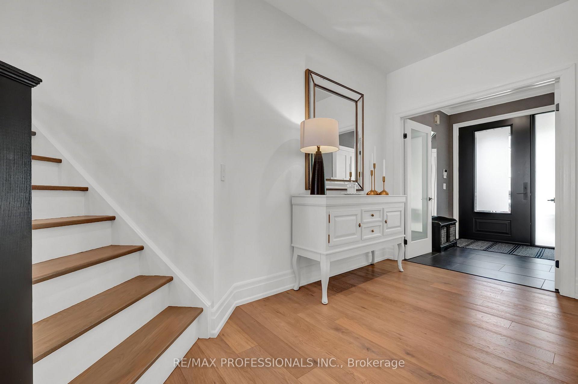 Photo 4 of 11 Tweedie Crescent, Whitby, Williamsburg — HOMEH