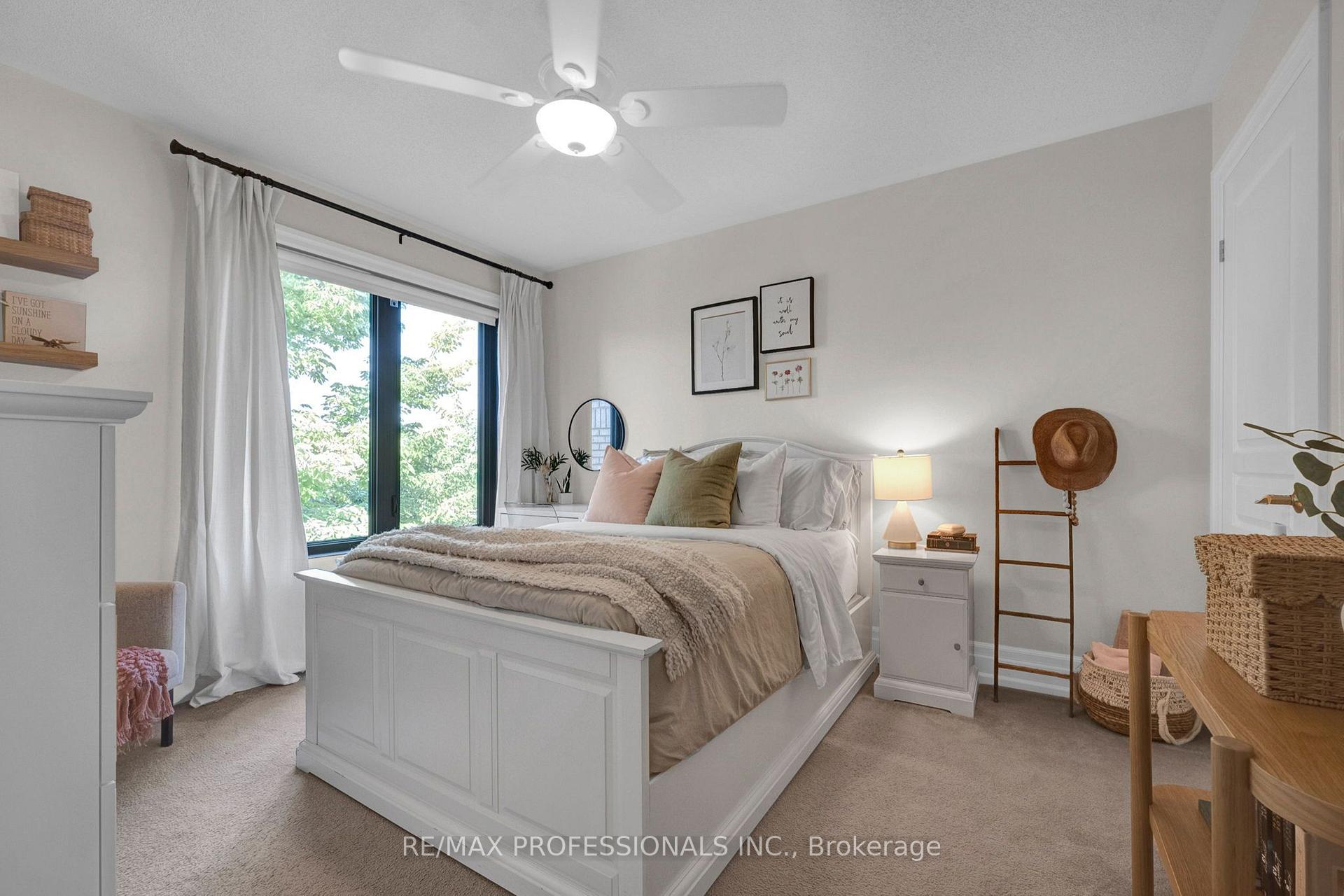 Photo 13 of 11 Tweedie Crescent, Whitby, Williamsburg — HOMEH