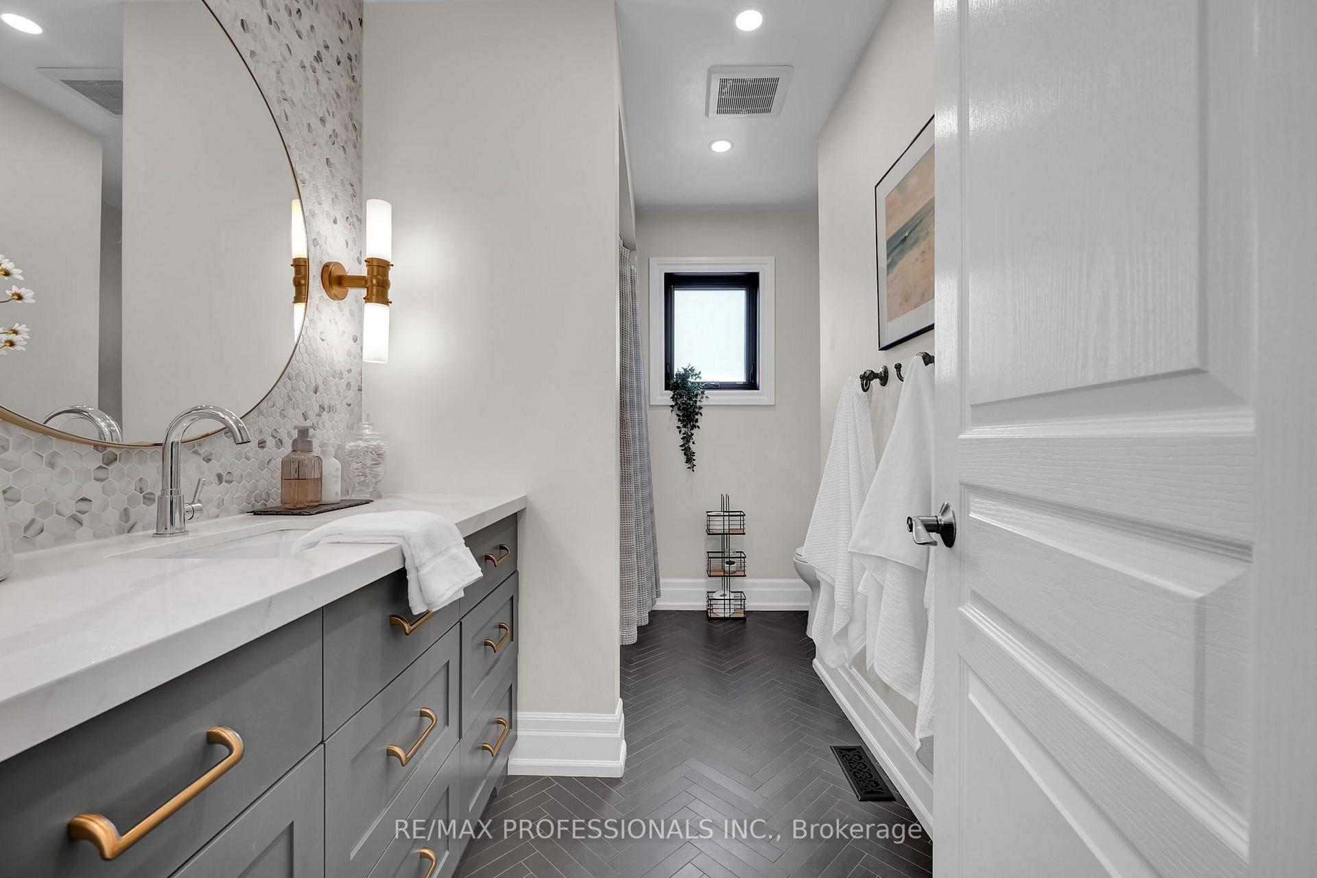 Photo 17 of 11 Tweedie Crescent, Whitby, Williamsburg — HOMEH