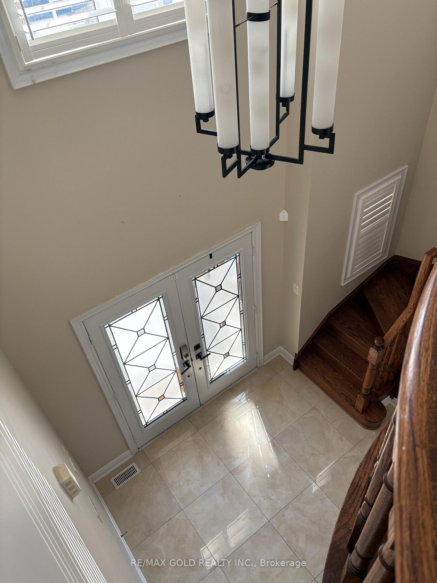 Photo 6 of 16 Valleyway Drive, Brampton, Credit Valley — HOMEH