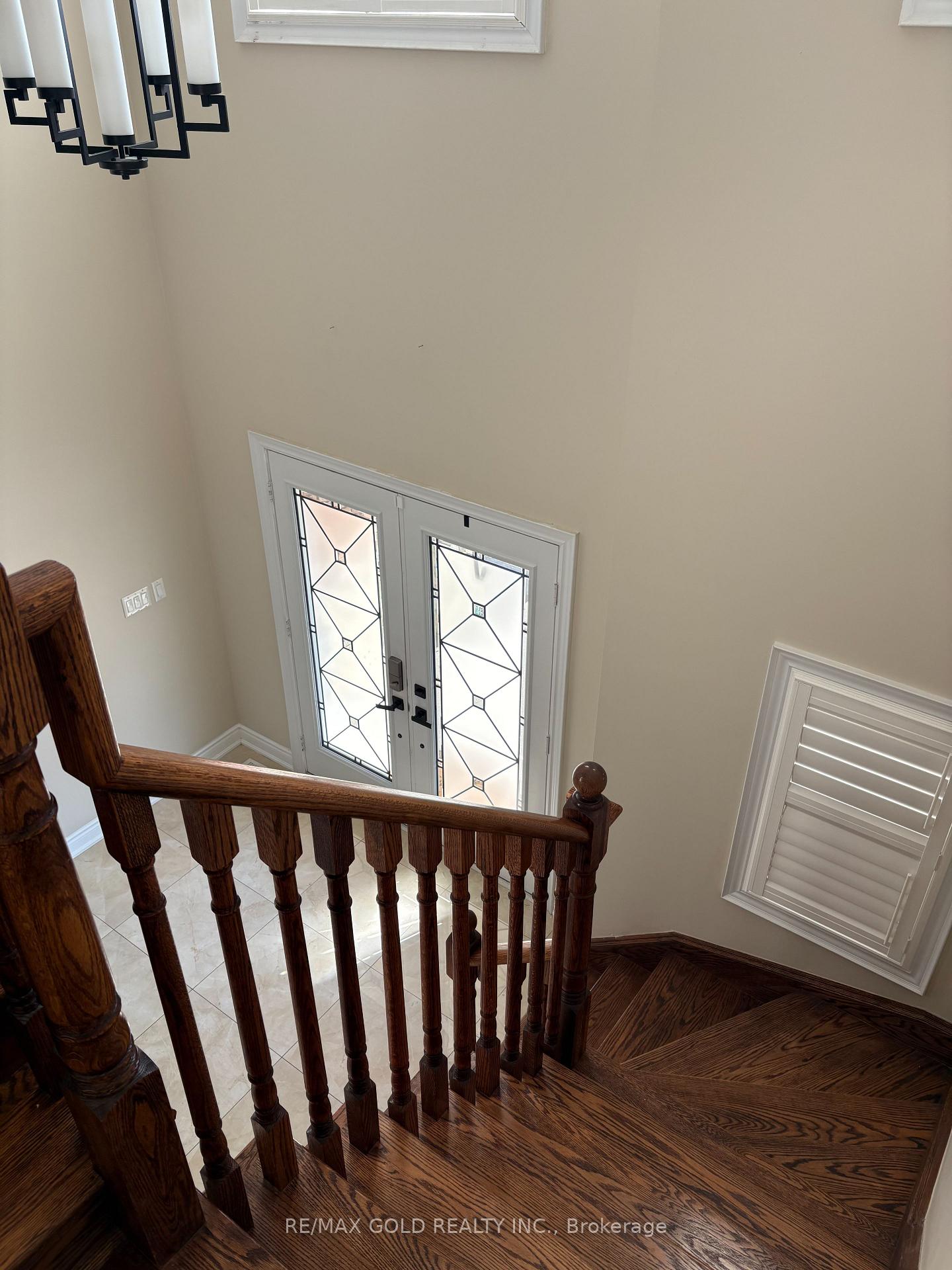 Photo 7 of 16 Valleyway Drive, Brampton, Credit Valley — HOMEH