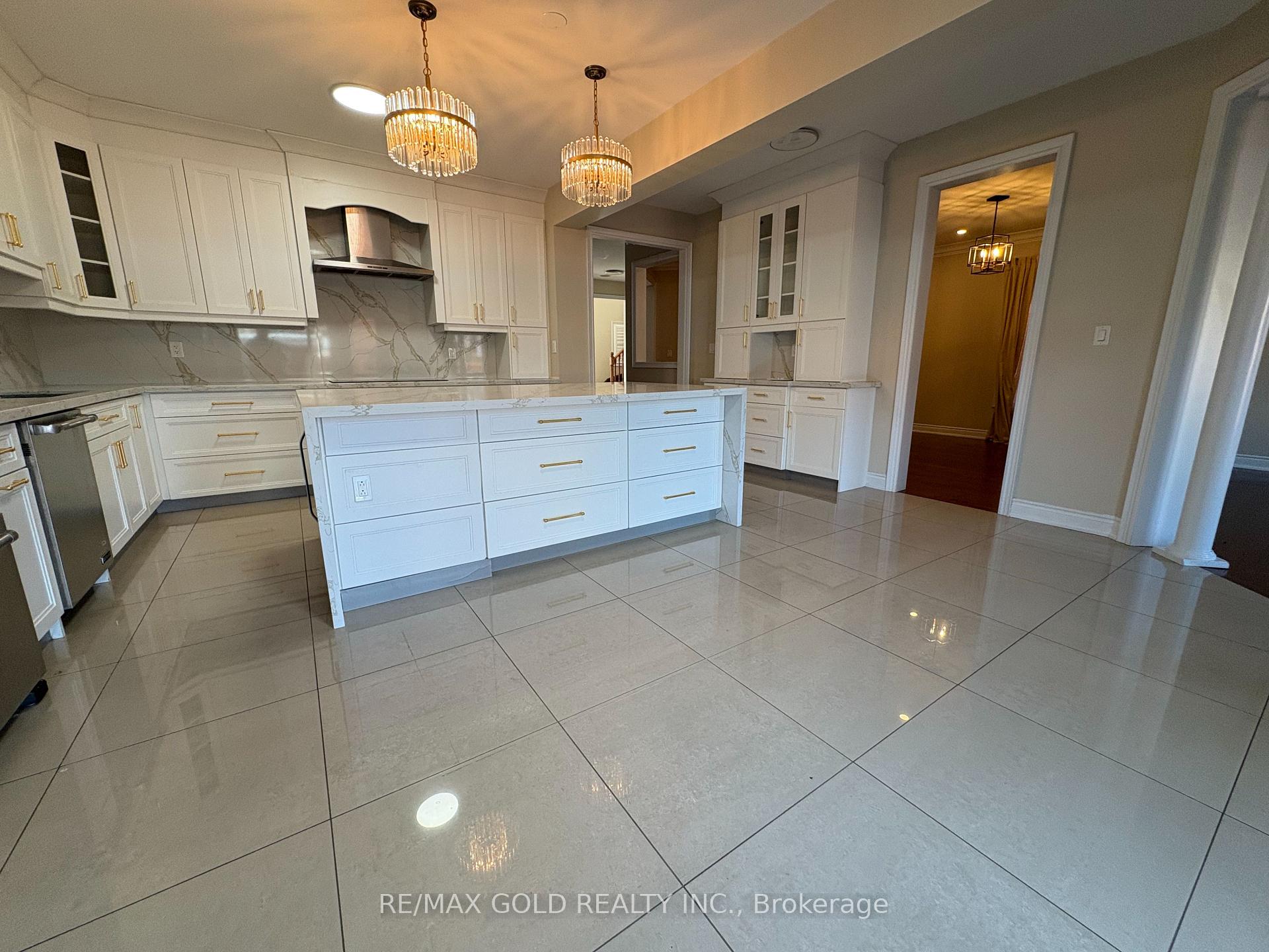 Photo 9 of 16 Valleyway Drive, Brampton, Credit Valley — HOMEH