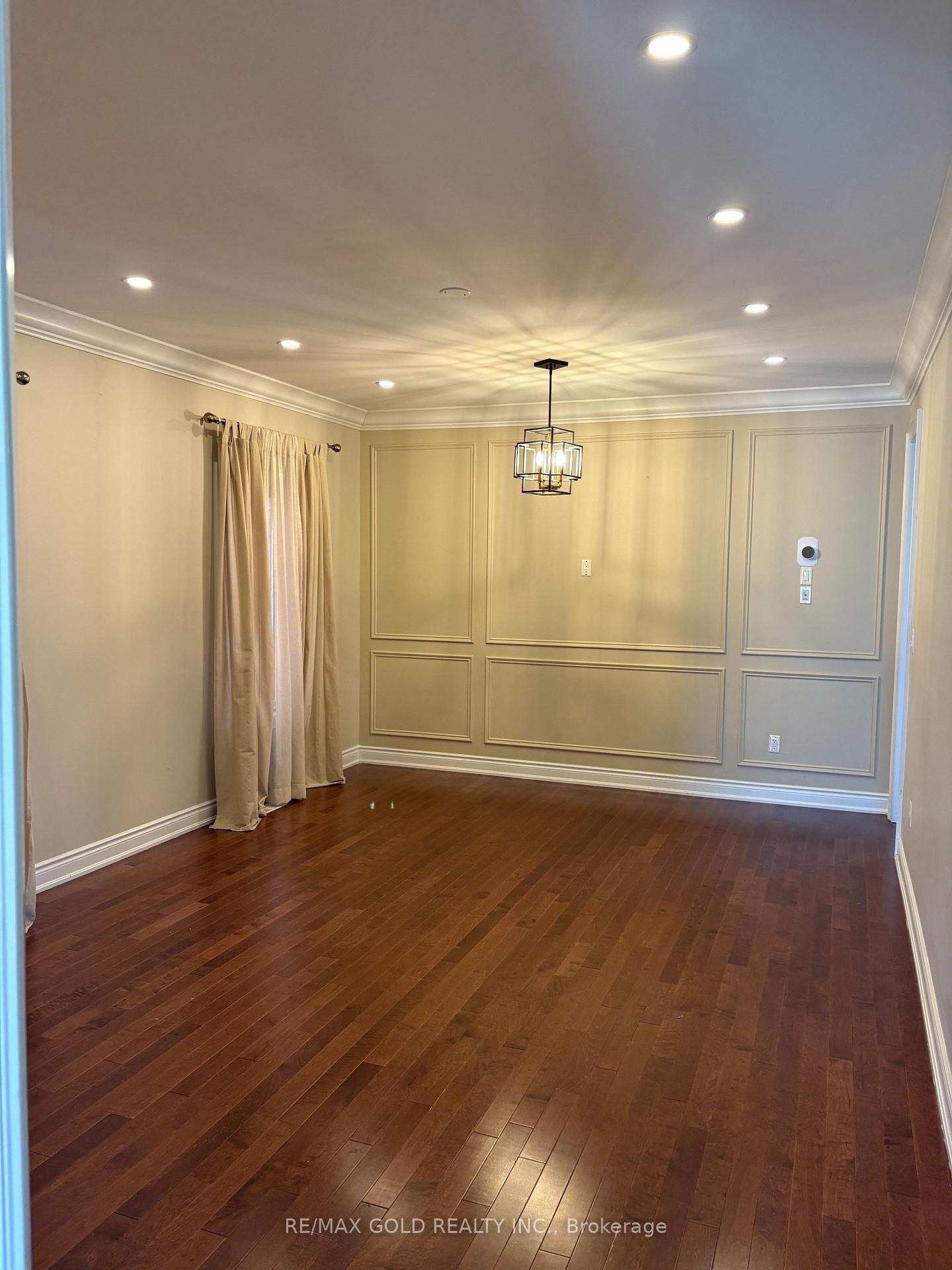 Photo 14 of 16 Valleyway Drive, Brampton, Credit Valley — HOMEH