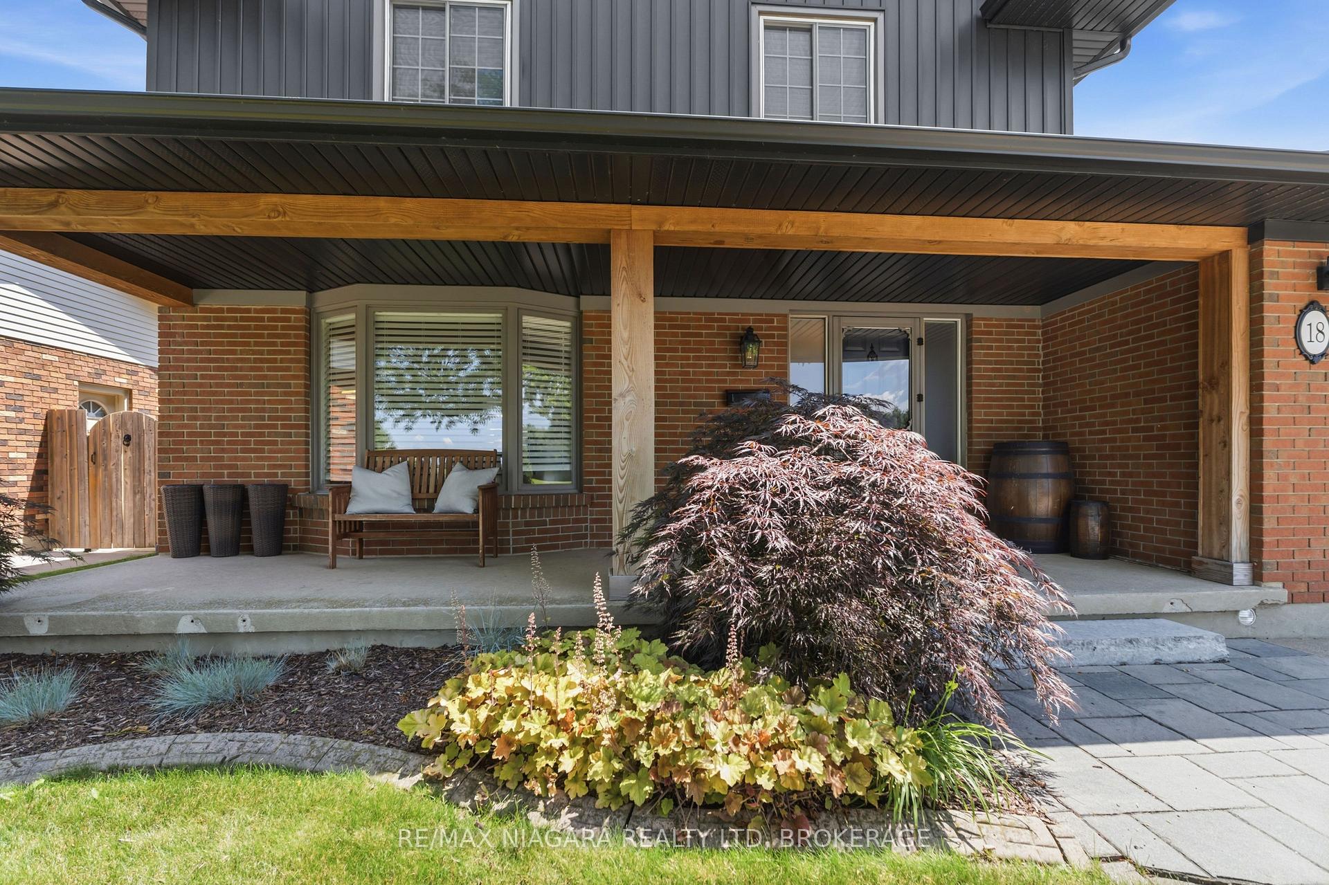 Photo 2 of 18 Courtleigh Road, St. Catharines, Port Dalhousie — HOMEH