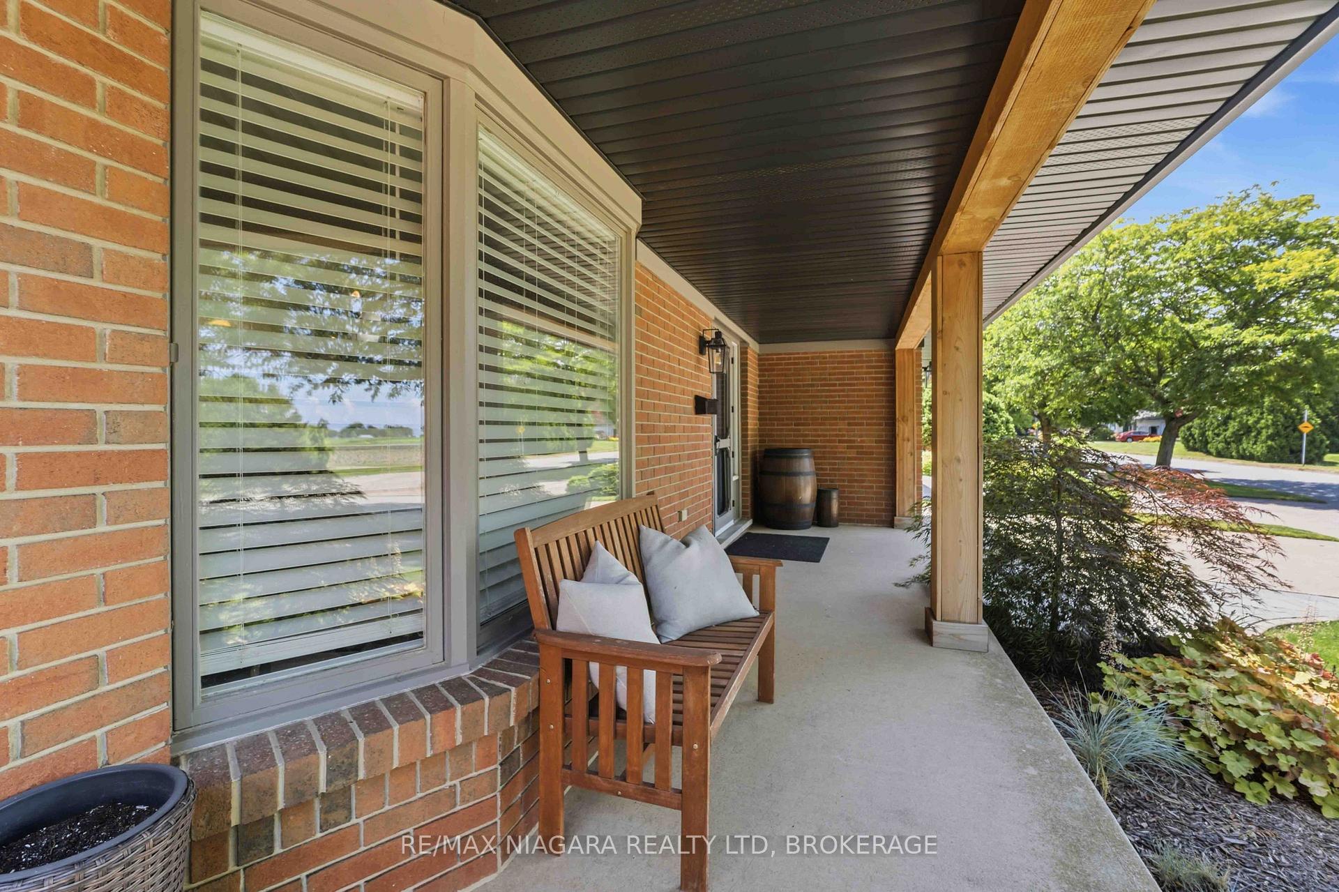 Photo 3 of 18 Courtleigh Road, St. Catharines, Port Dalhousie — HOMEH