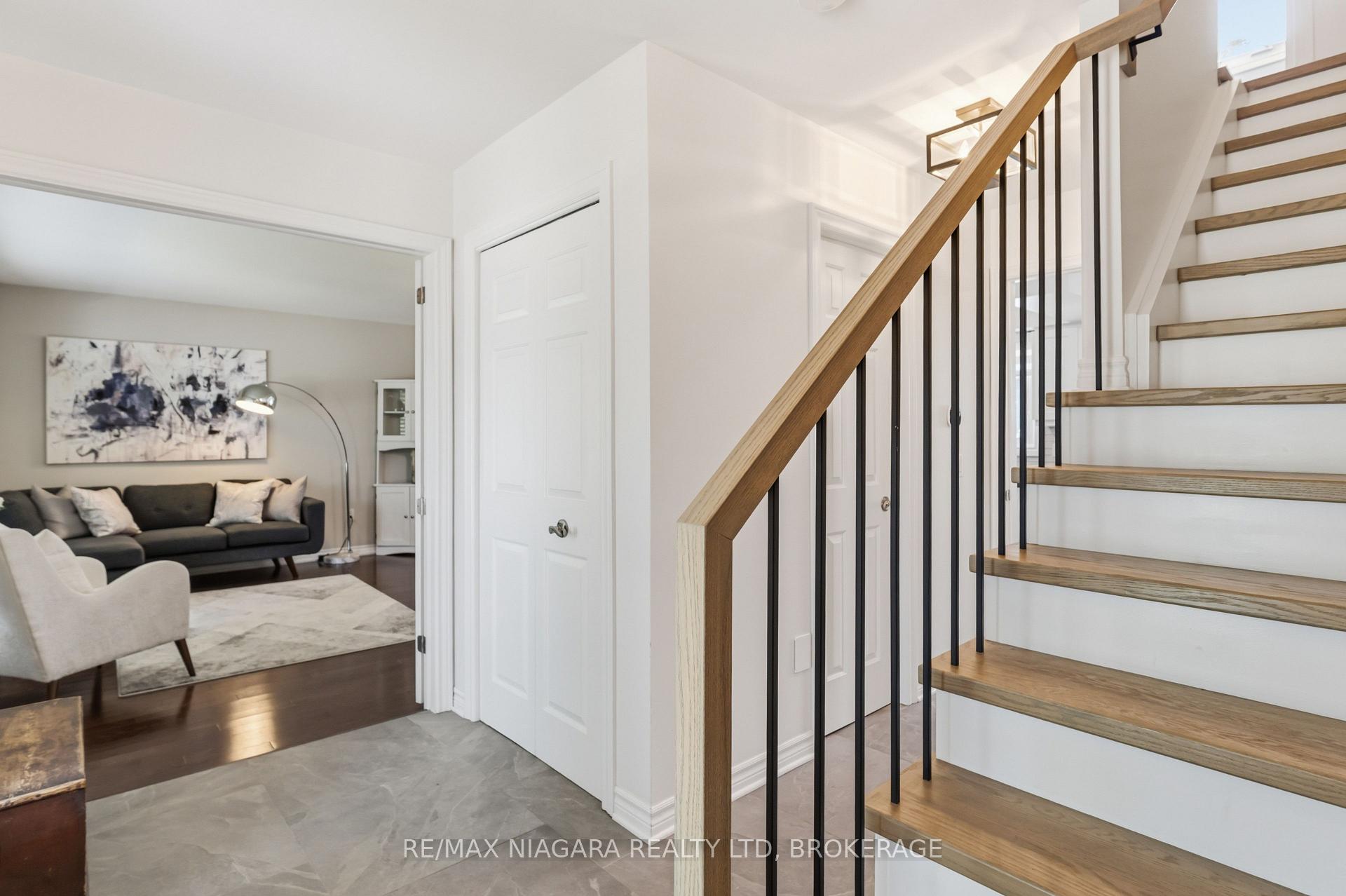 Photo 4 of 18 Courtleigh Road, St. Catharines, Port Dalhousie — HOMEH