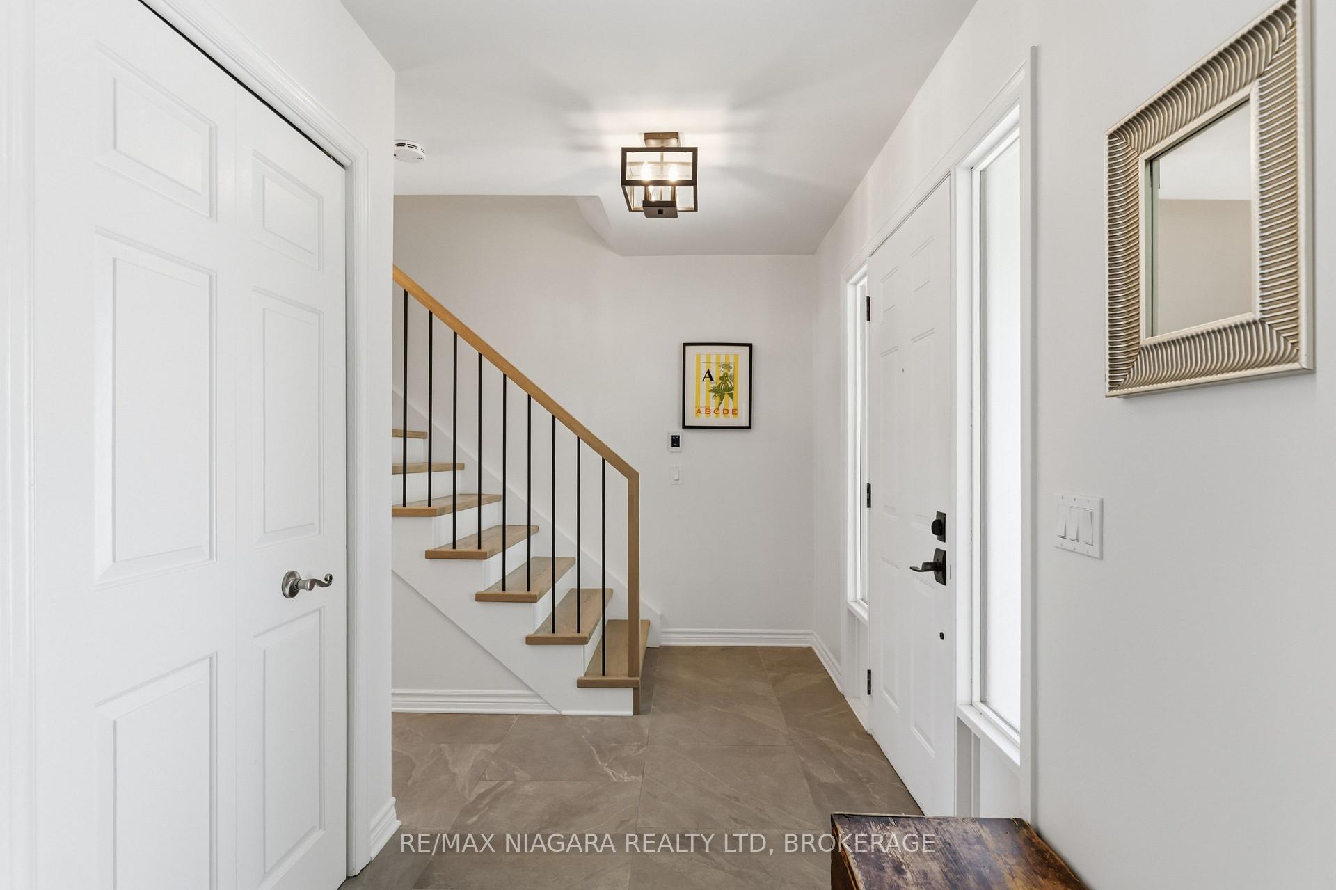 Photo 5 of 18 Courtleigh Road, St. Catharines, Port Dalhousie — HOMEH