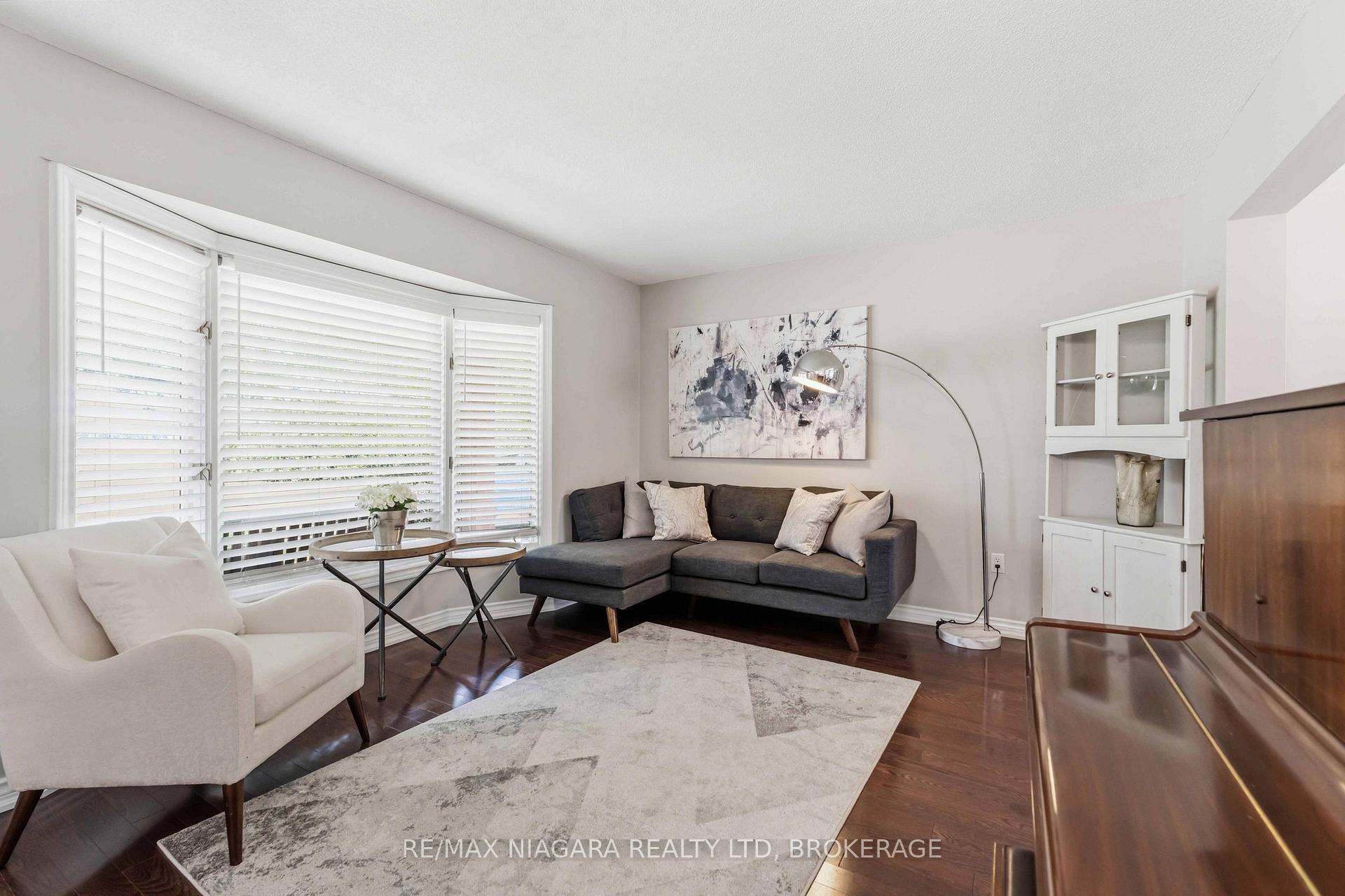 Photo 9 of 18 Courtleigh Road, St. Catharines, Port Dalhousie — HOMEH