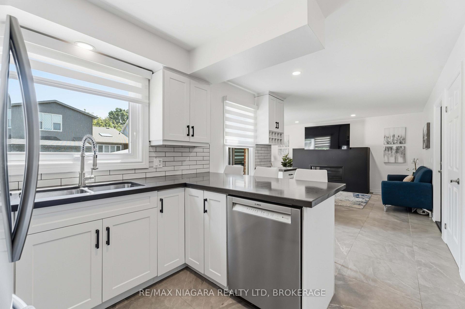 Photo 12 of 18 Courtleigh Road, St. Catharines, Port Dalhousie — HOMEH