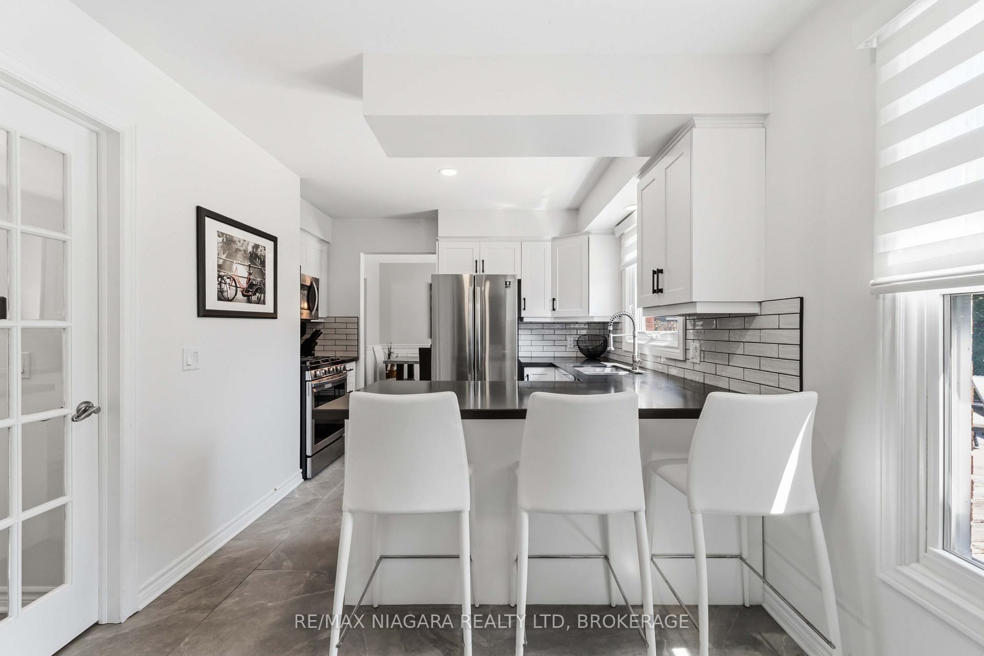 Photo 14 of 18 Courtleigh Road, St. Catharines, Port Dalhousie — HOMEH
