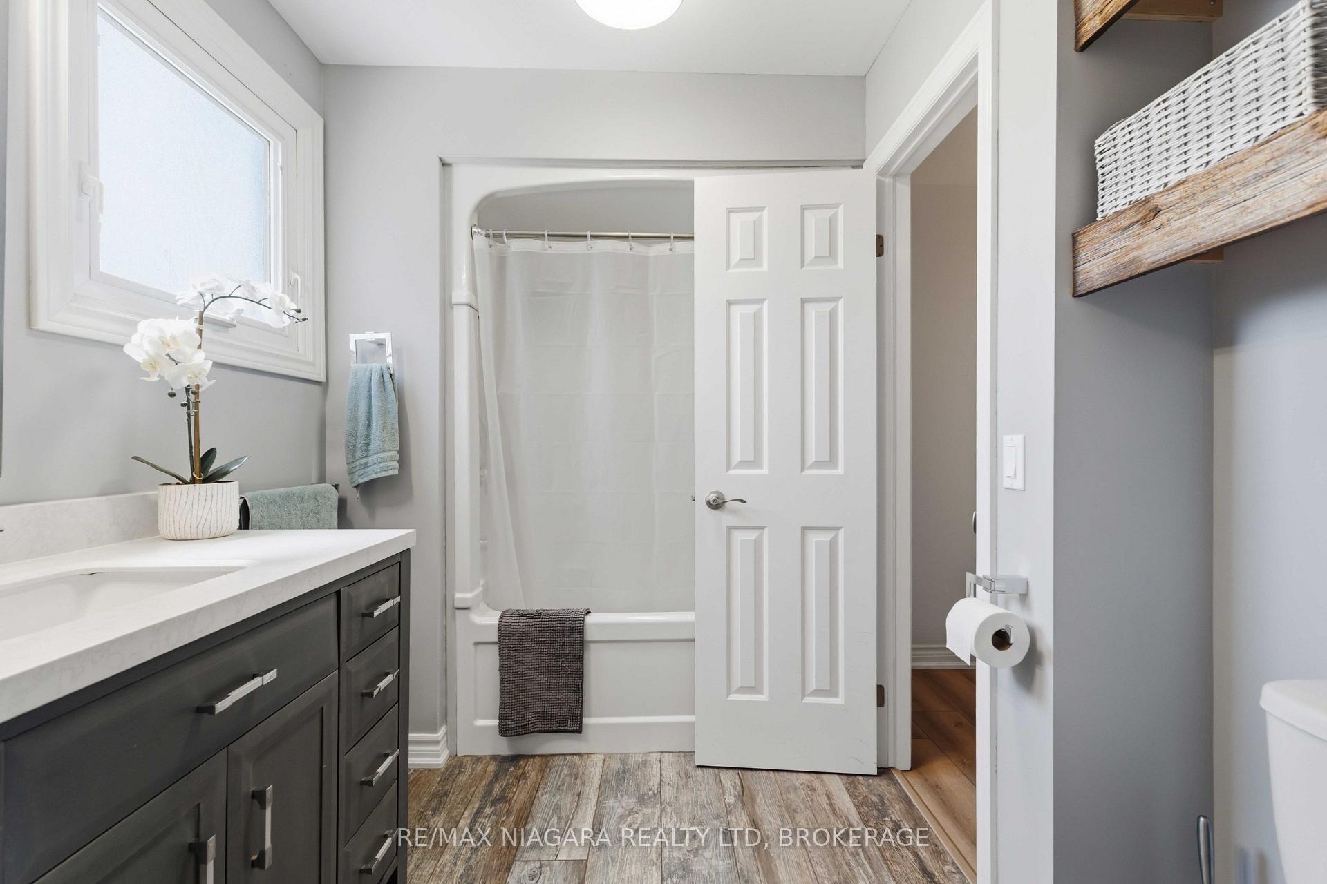 Photo 21 of 18 Courtleigh Road, St. Catharines, Port Dalhousie — HOMEH