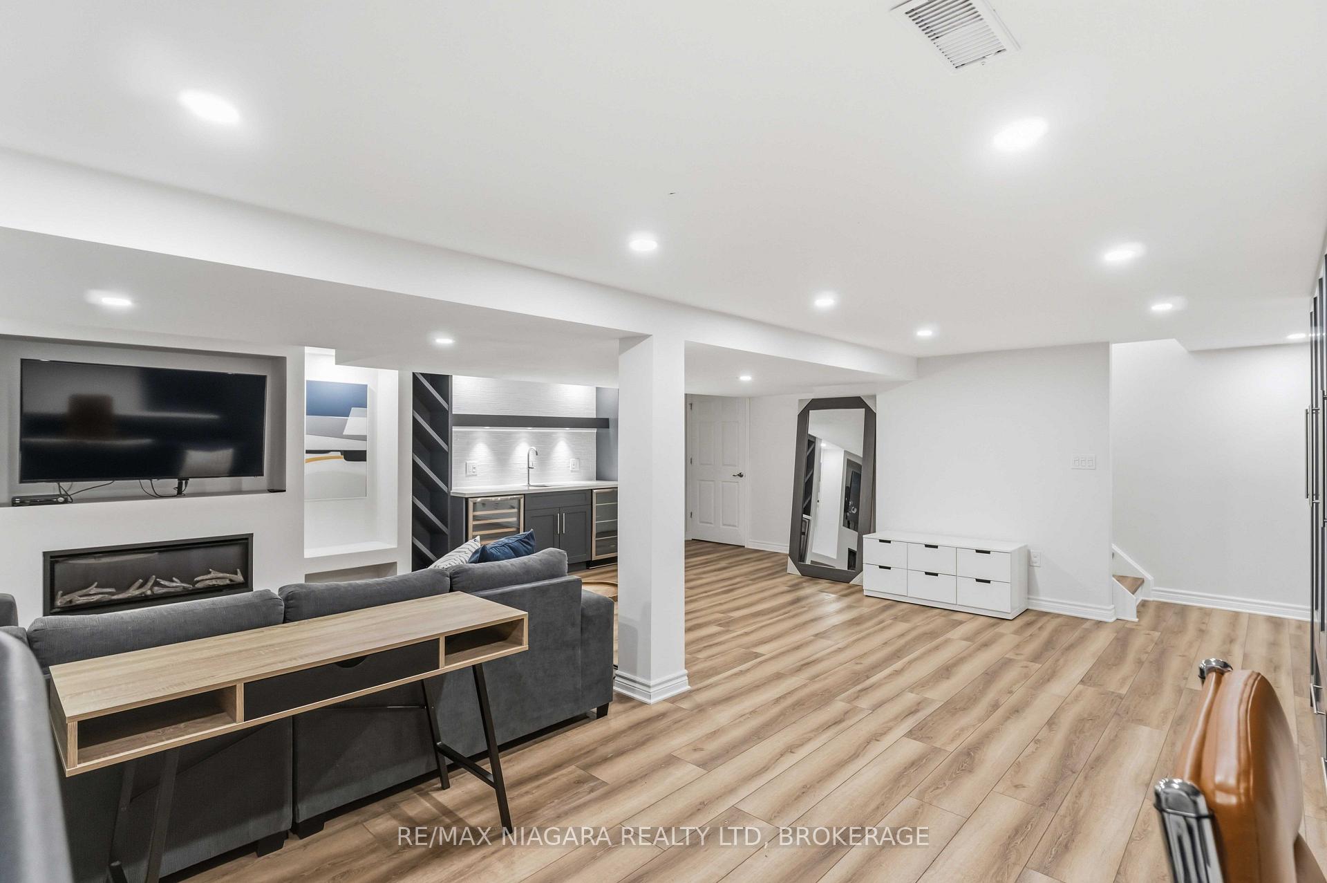 Photo 28 of 18 Courtleigh Road, St. Catharines, Port Dalhousie — HOMEH