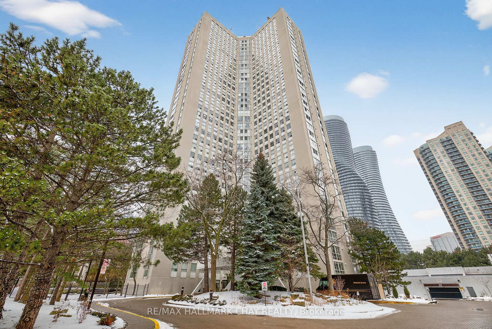 Photo 1 of Unit 501, 3650 Kaneff Crescent, Mississauga, Mississauga Valleys — HOMEH