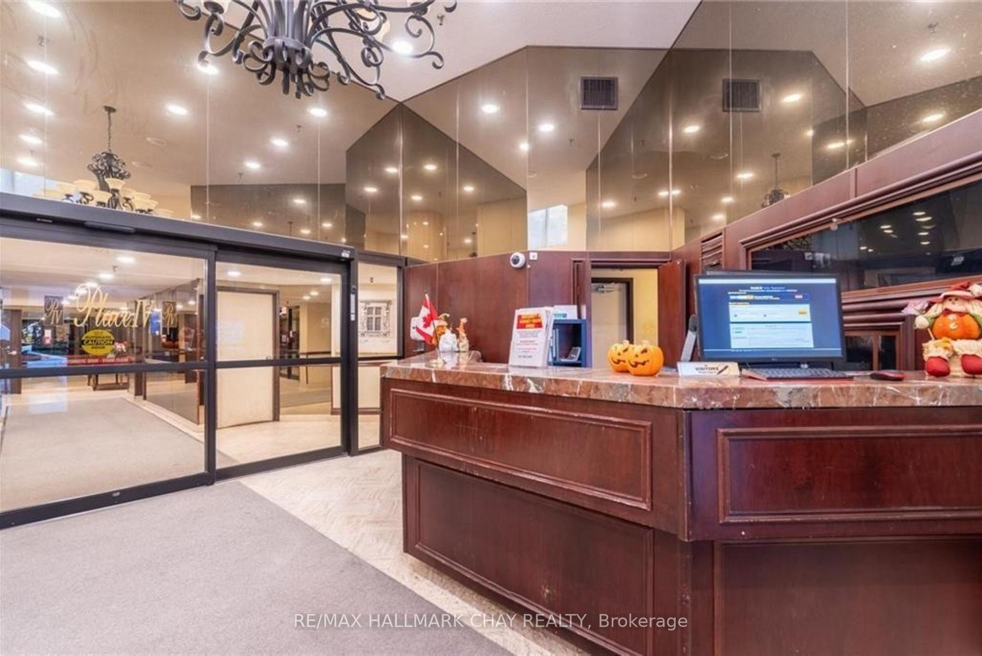 Photo 6 of Unit 501, 3650 Kaneff Crescent, Mississauga, Mississauga Valleys — HOMEH