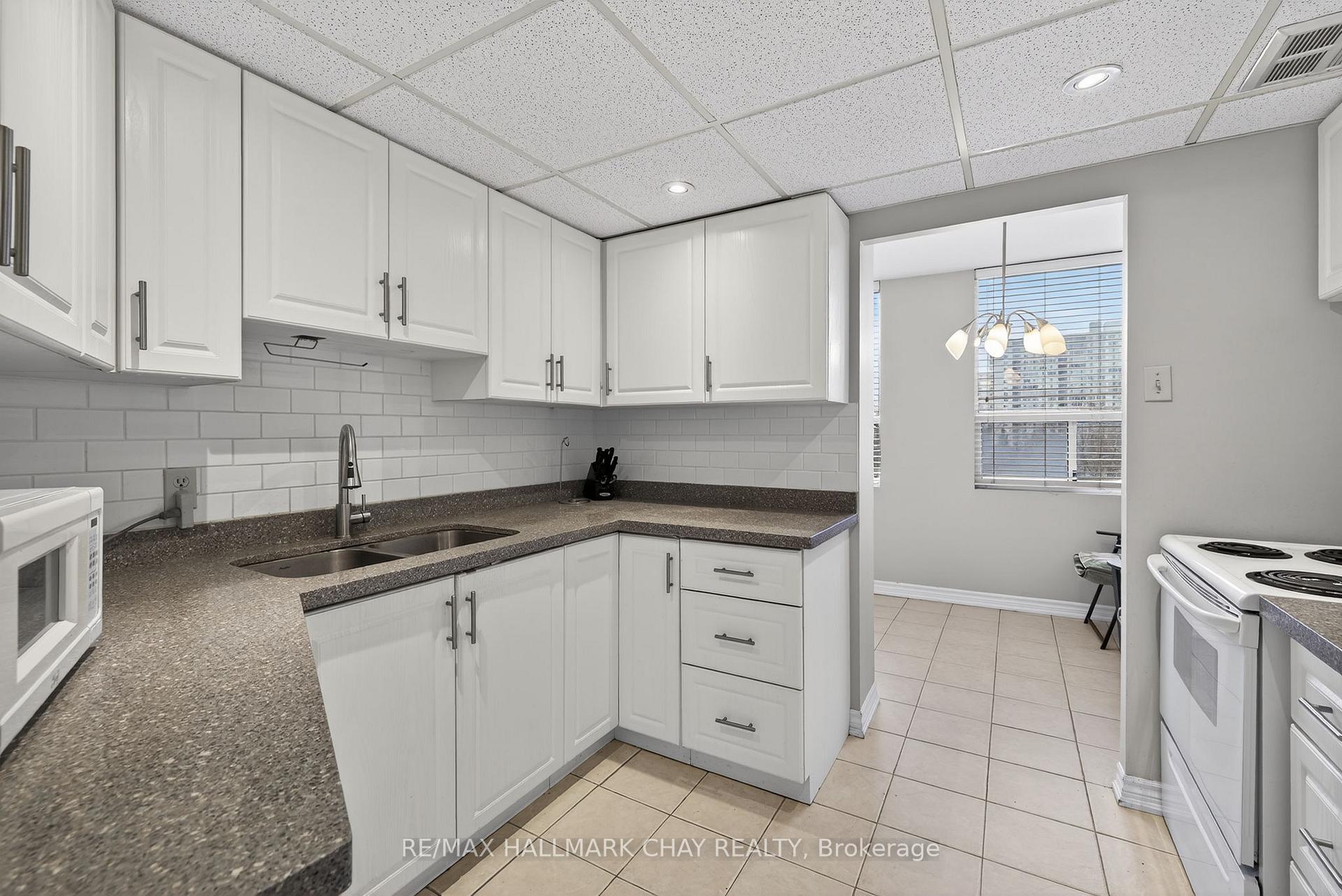 Photo 11 of Unit 501, 3650 Kaneff Crescent, Mississauga, Mississauga Valleys — HOMEH
