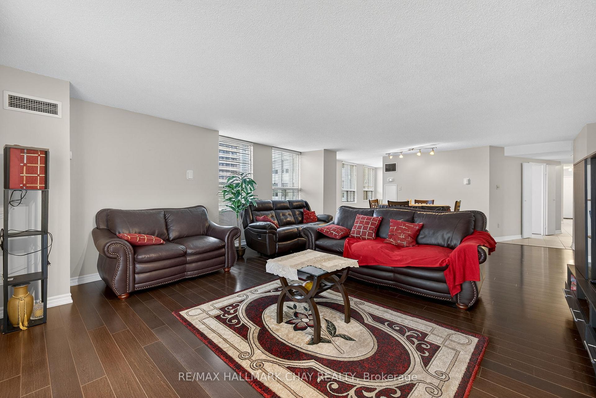 Photo 23 of Unit 501, 3650 Kaneff Crescent, Mississauga, Mississauga Valleys — HOMEH