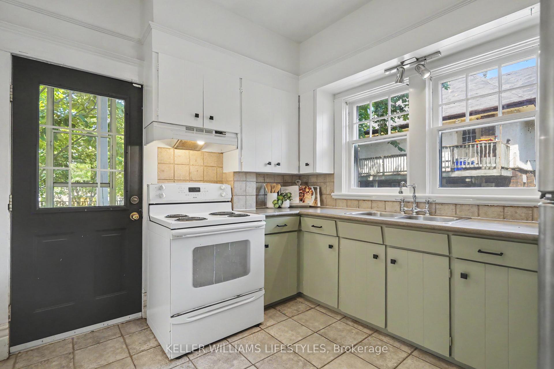 Photo 2 of 31 Gerrard Street, London, South F — HOMEH