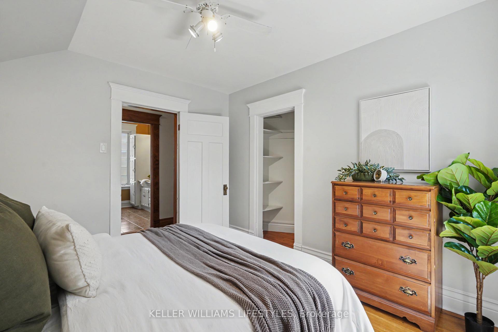 Photo 3 of 31 Gerrard Street, London, South F — HOMEH