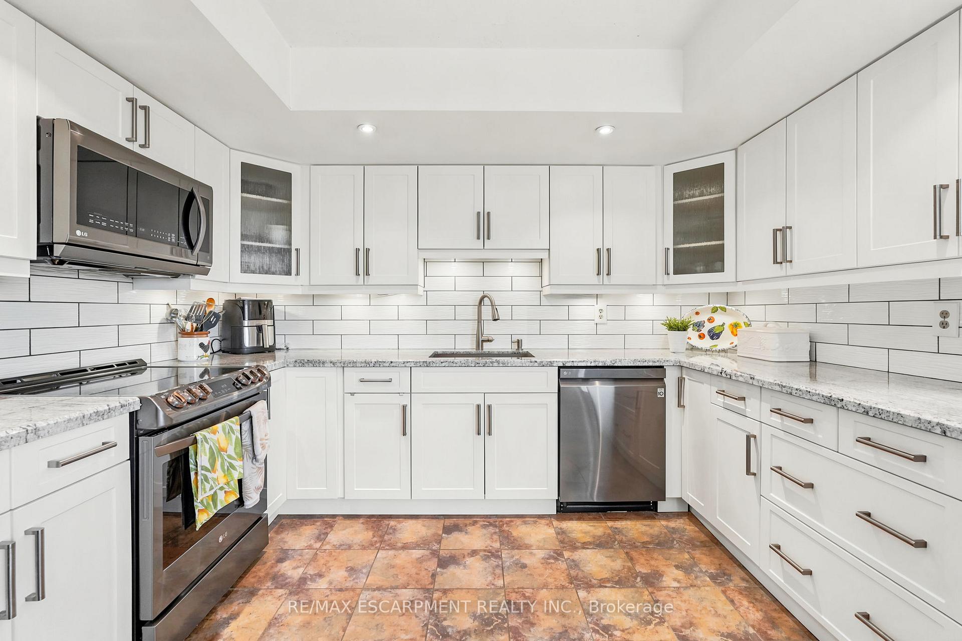 Photo 12 of Unit 1003, 1201 North Shore Boulevard E, Burlington, Brant — HOMEH