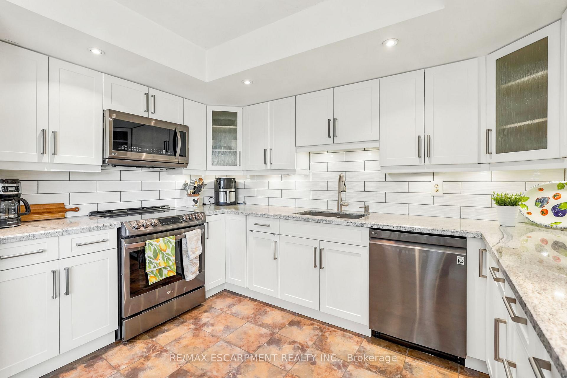 Photo 13 of Unit 1003, 1201 North Shore Boulevard E, Burlington, Brant — HOMEH