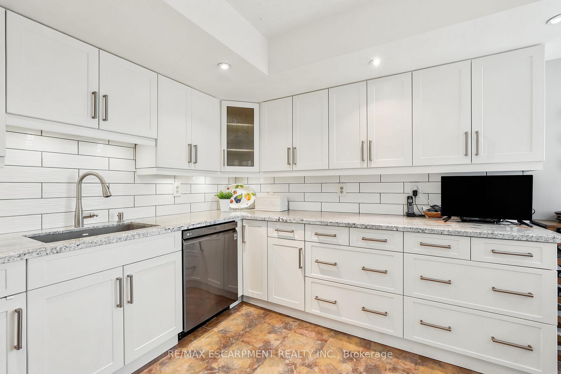 Photo 15 of Unit 1003, 1201 North Shore Boulevard E, Burlington, Brant — HOMEH