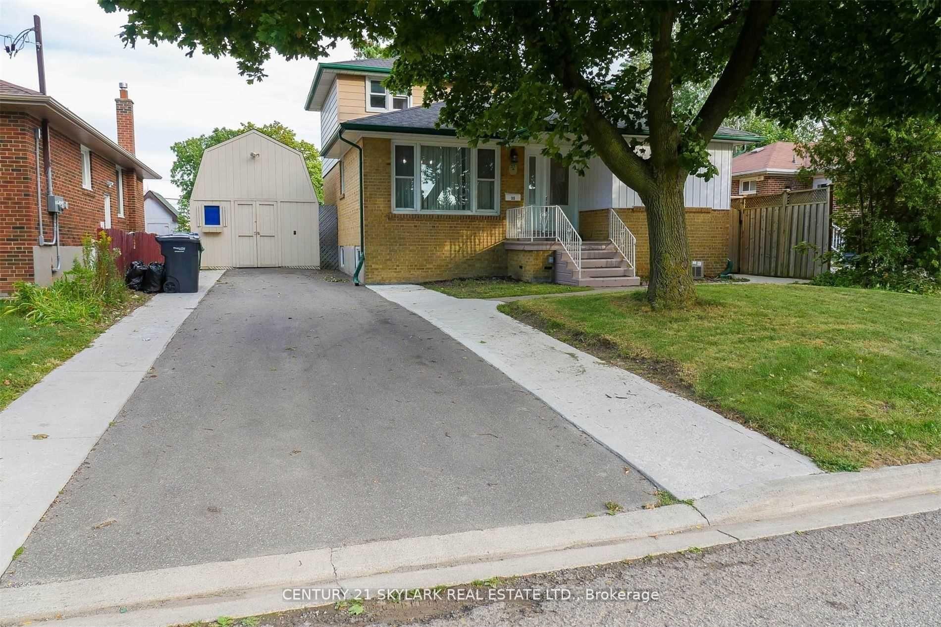 Photo 2 of 35 Cumberland Drive, Brampton, Brampton North — HOMEH
