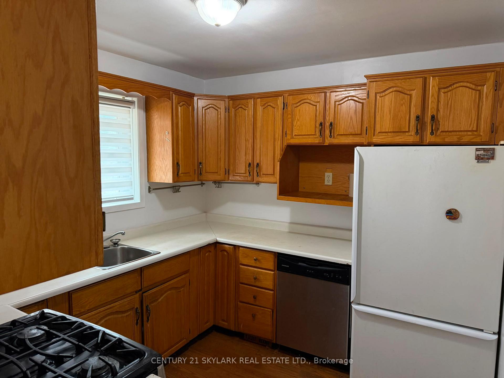 Photo 7 of 35 Cumberland Drive, Brampton, Brampton North — HOMEH