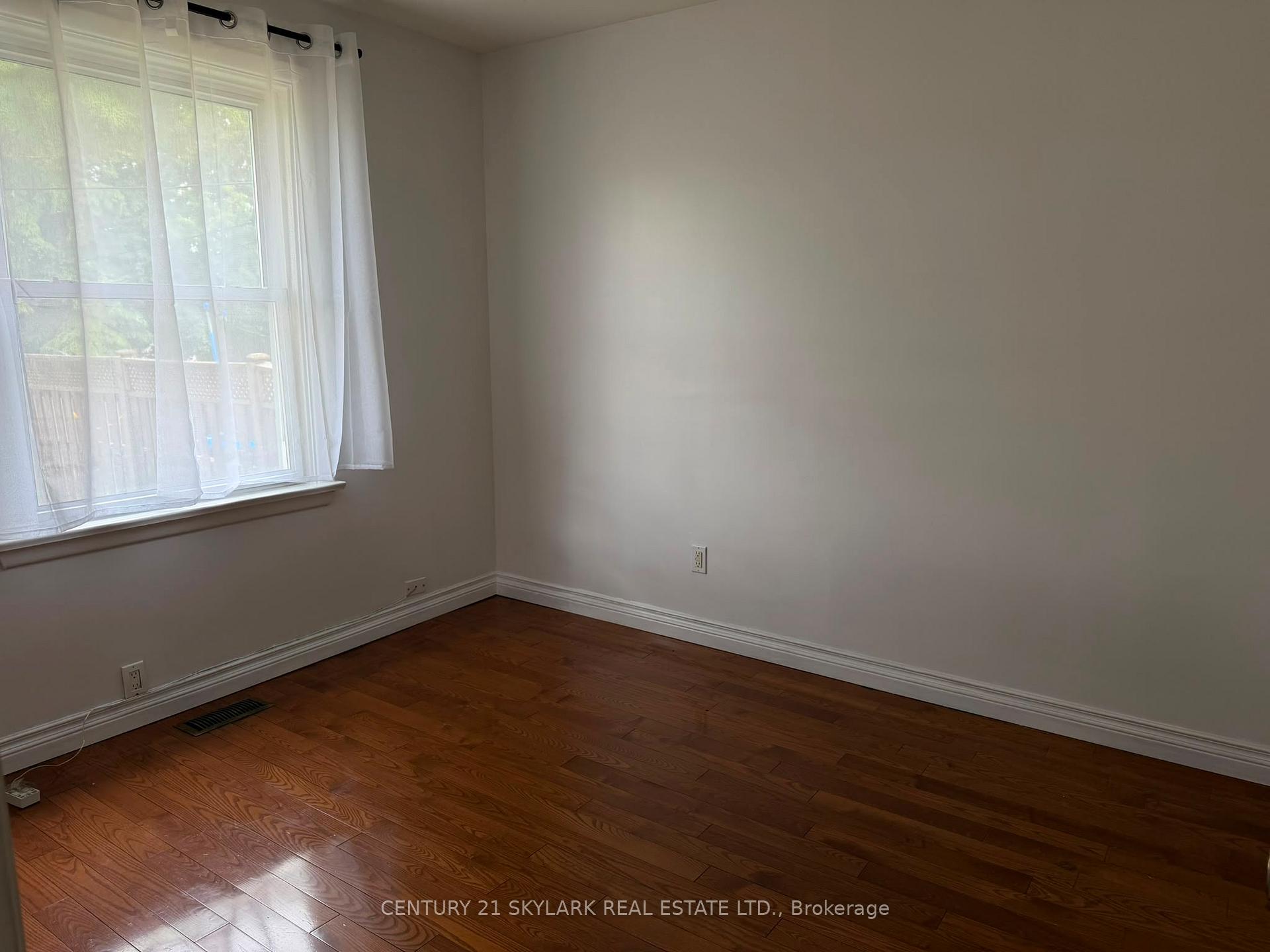 Photo 9 of 35 Cumberland Drive, Brampton, Brampton North — HOMEH