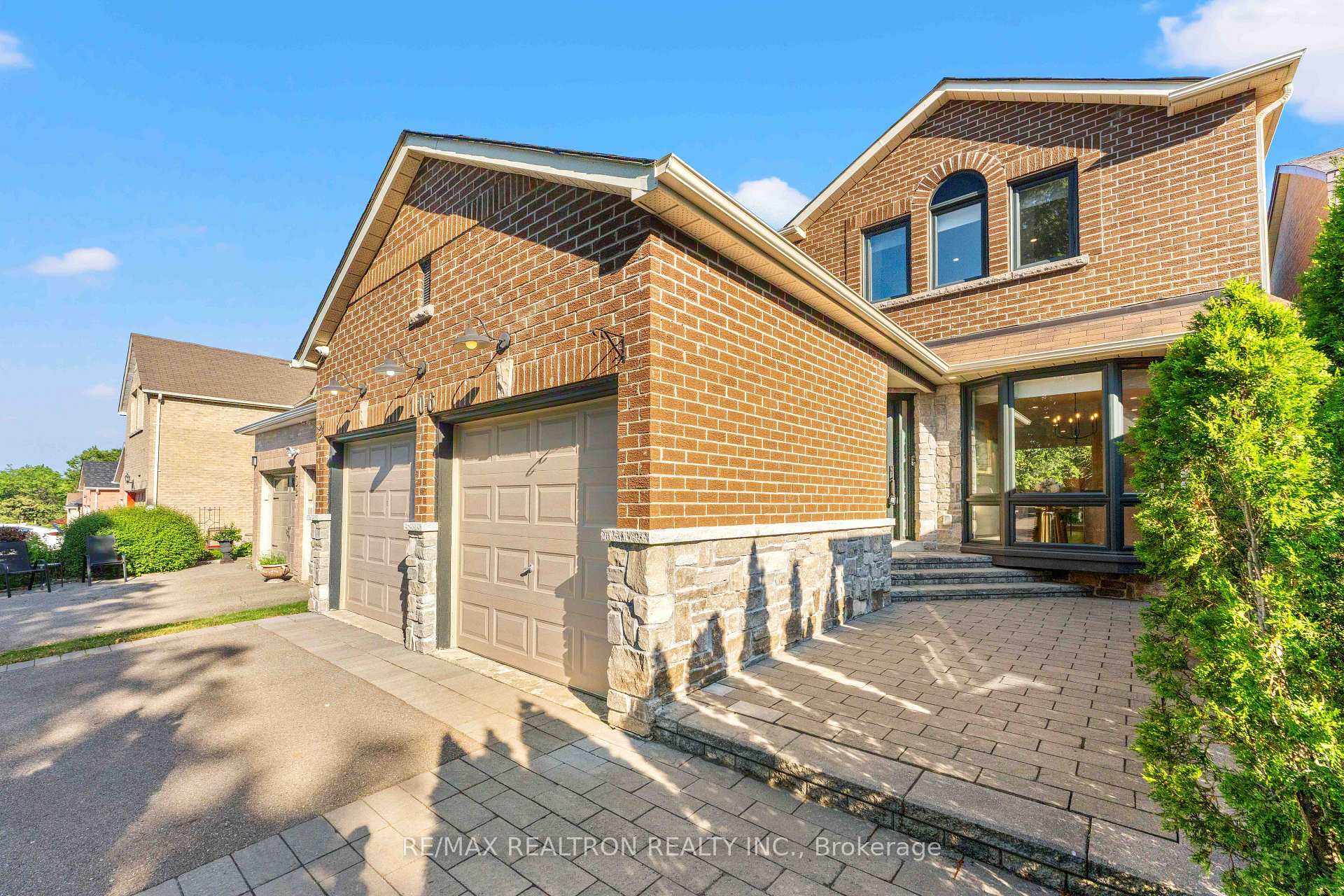 Photo 2 of 106 Roseborough Crescent, Vaughan, Uplands — HOMEH