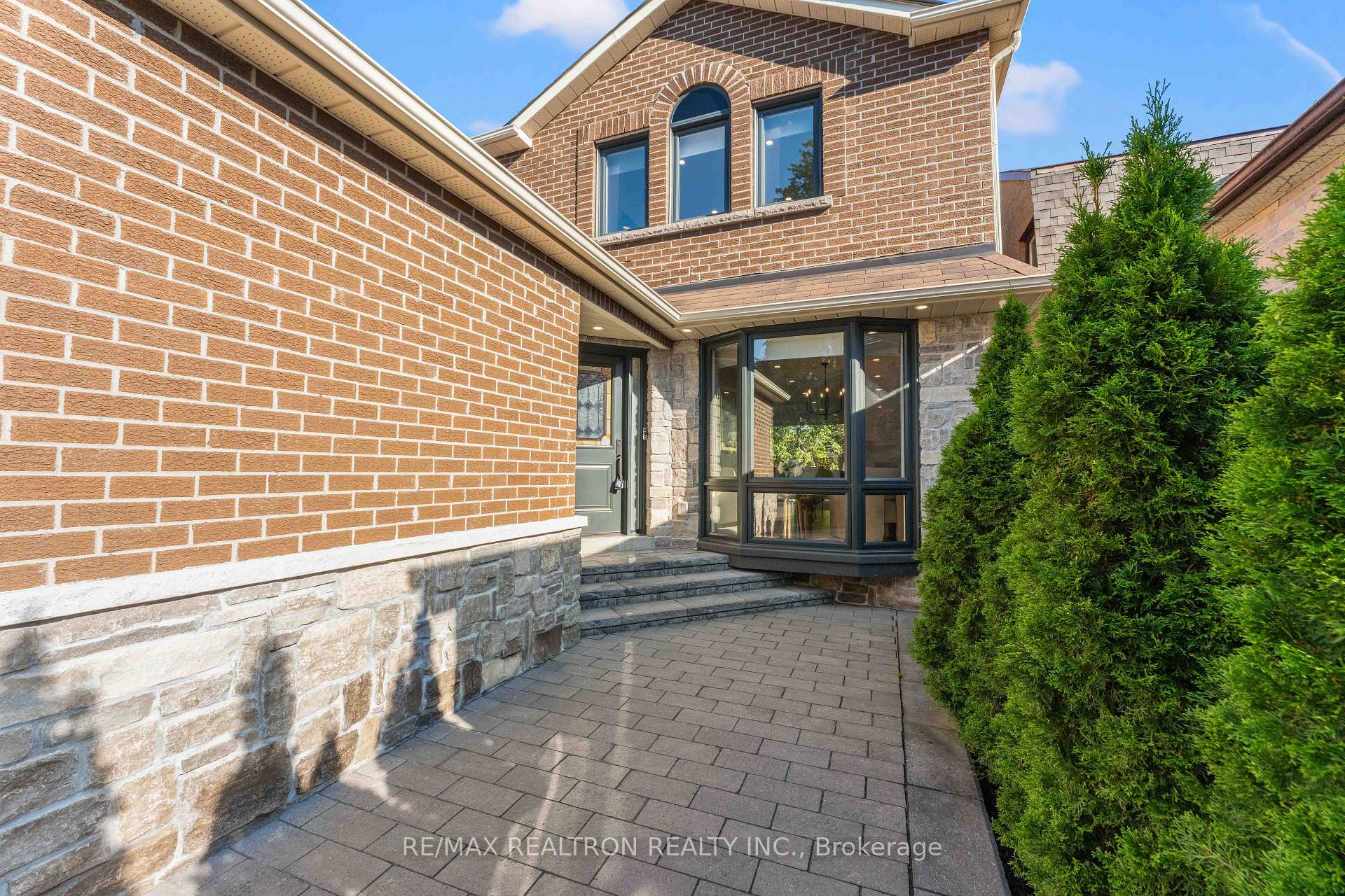 Photo 3 of 106 Roseborough Crescent, Vaughan, Uplands — HOMEH