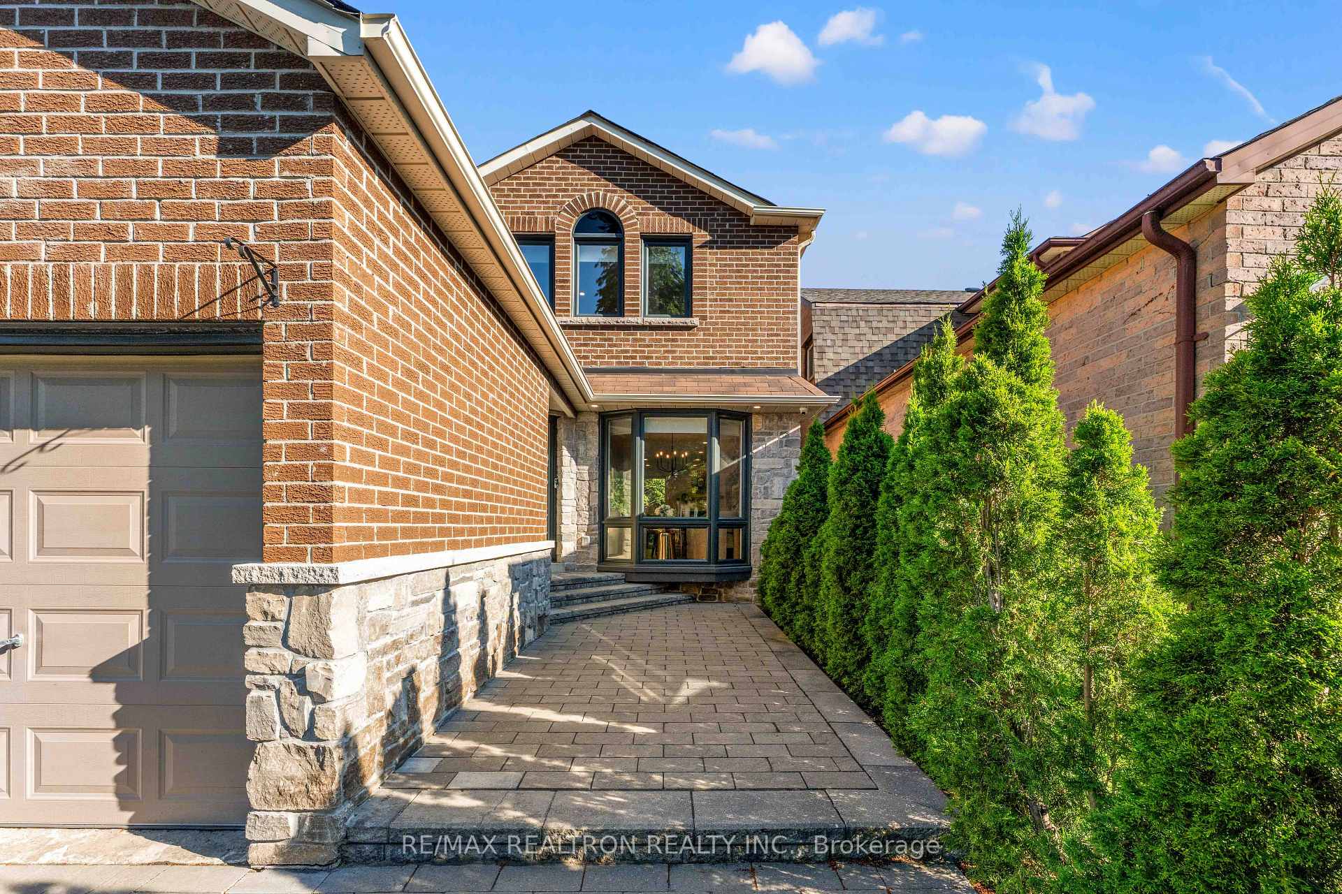 Photo 4 of 106 Roseborough Crescent, Vaughan, Uplands — HOMEH