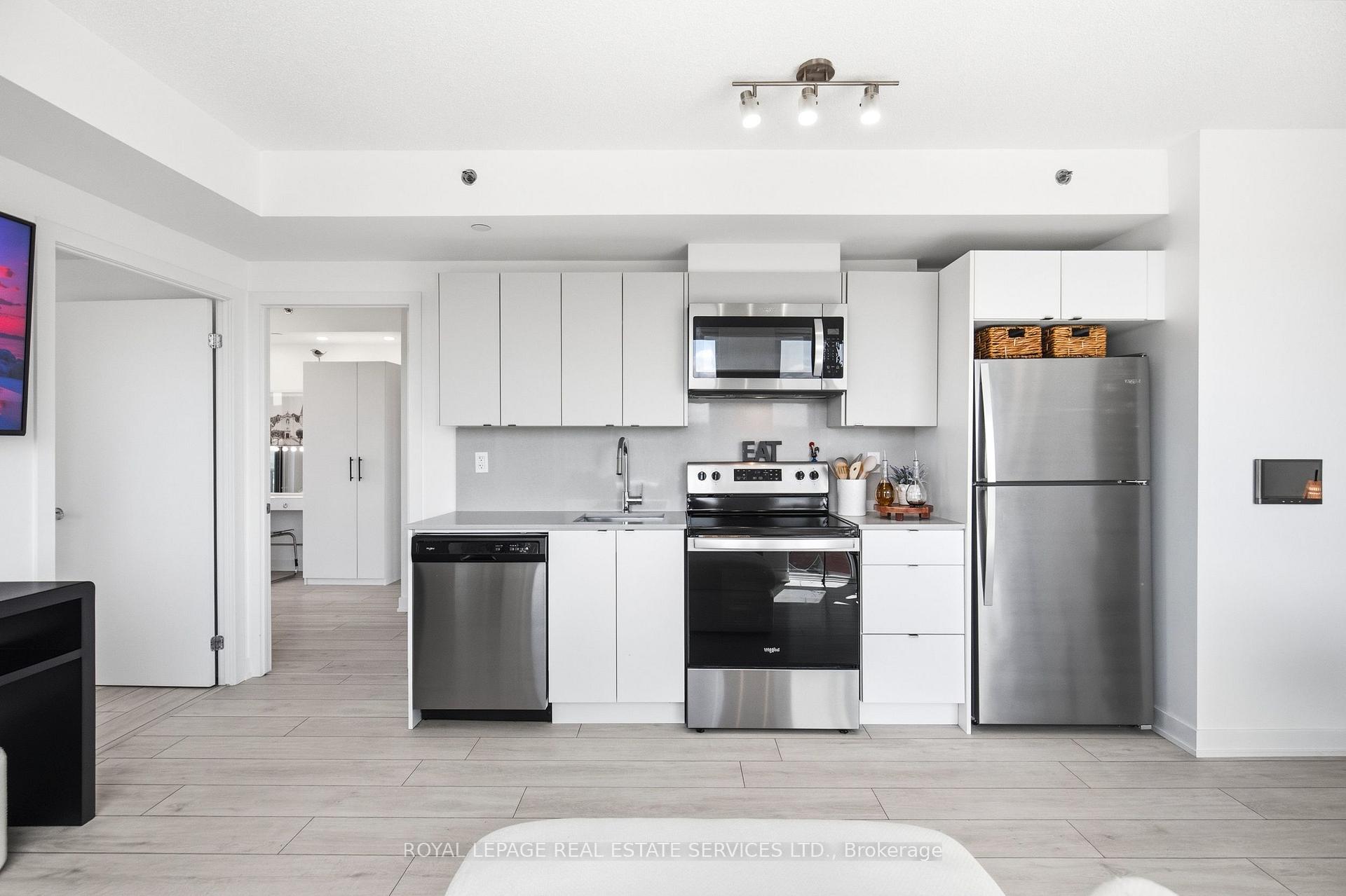 Photo 13 of Unit A607, 3210 Dakota Common, Burlington, Alton — HOMEH