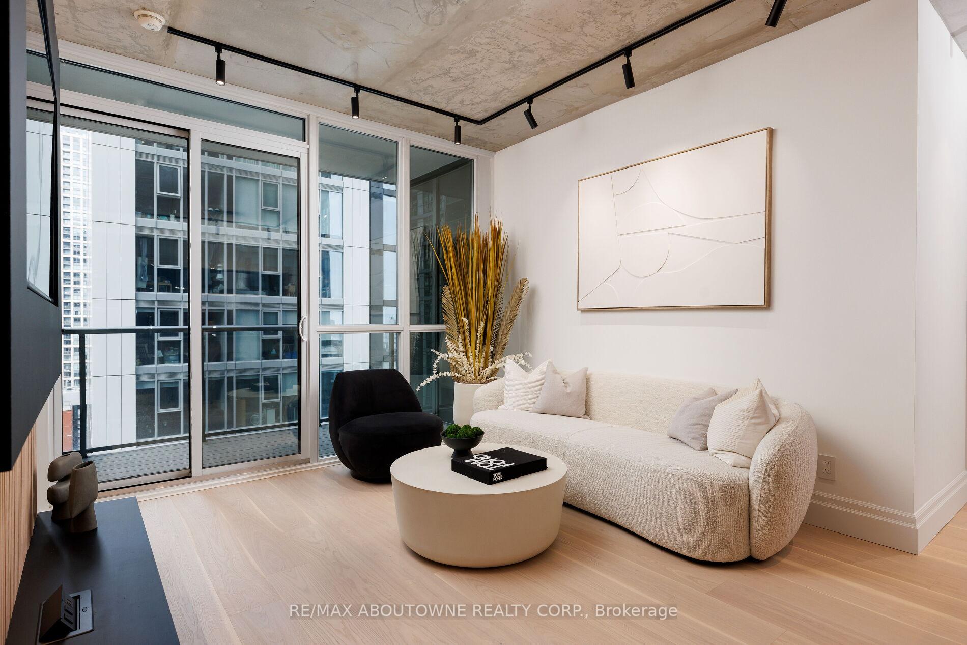Photo 3 of Unit 2301, 88 Blue Jays Way, Toronto, Waterfront Communities — HOMEH