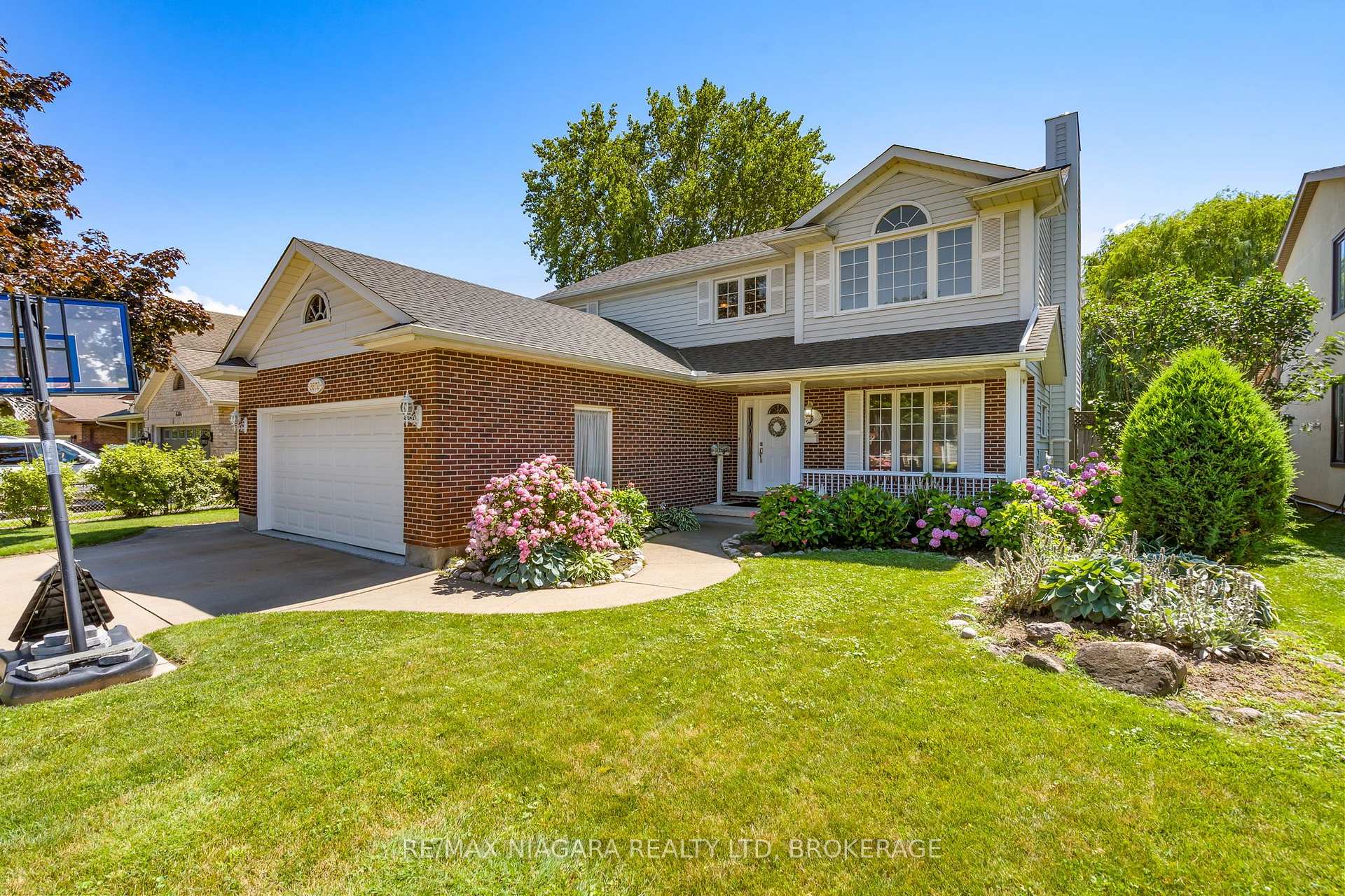 Photo 2 of 6370 Emma Street, Niagara Falls, Stamford — HOMEH
