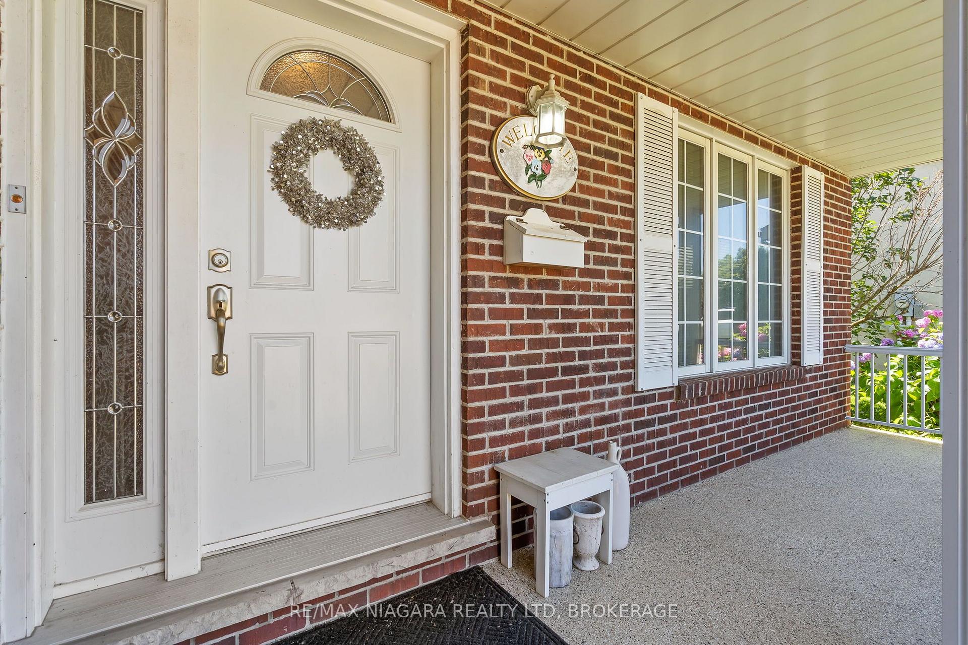 Photo 4 of 6370 Emma Street, Niagara Falls, Stamford — HOMEH